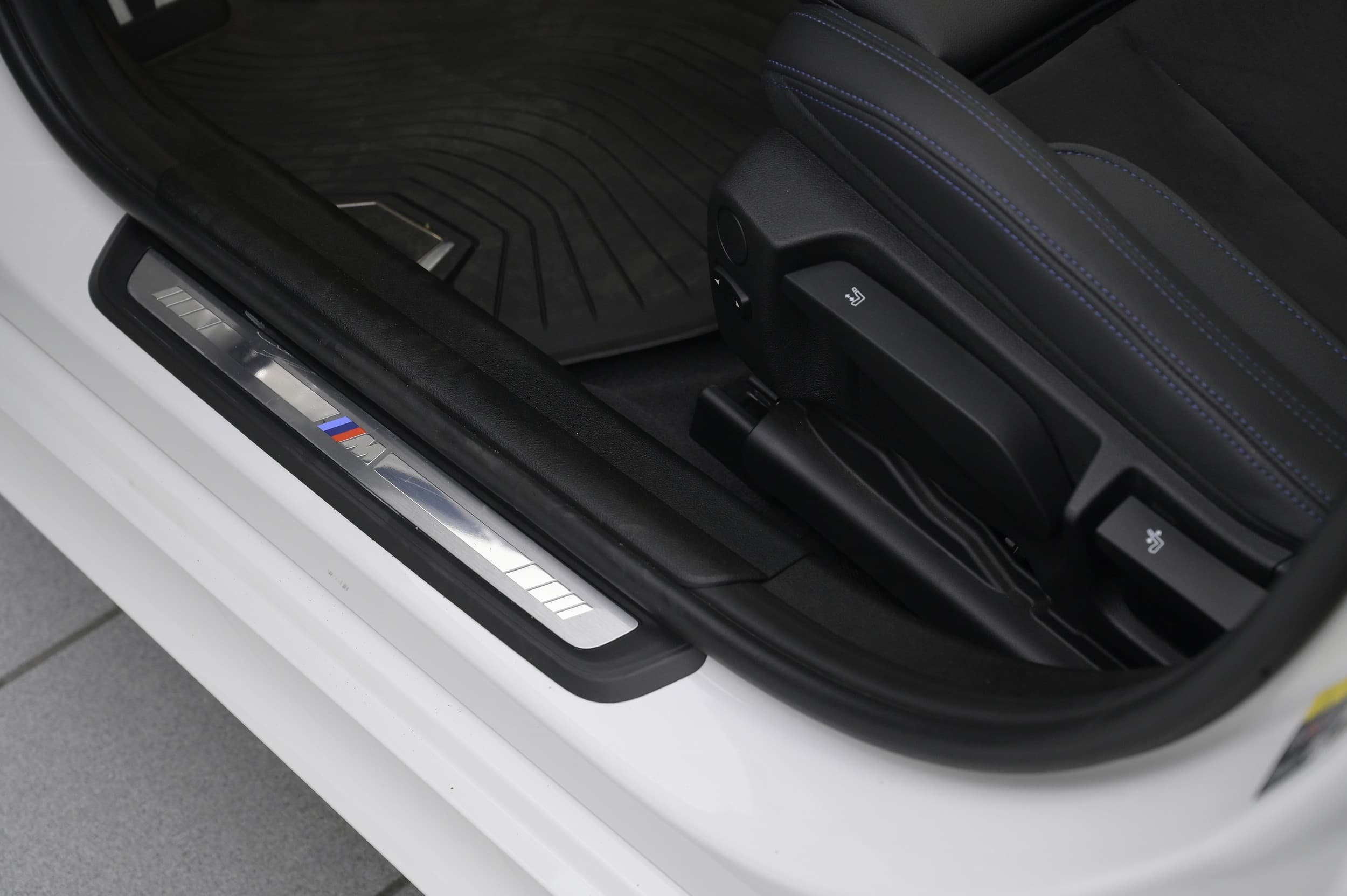 BMW 330e 