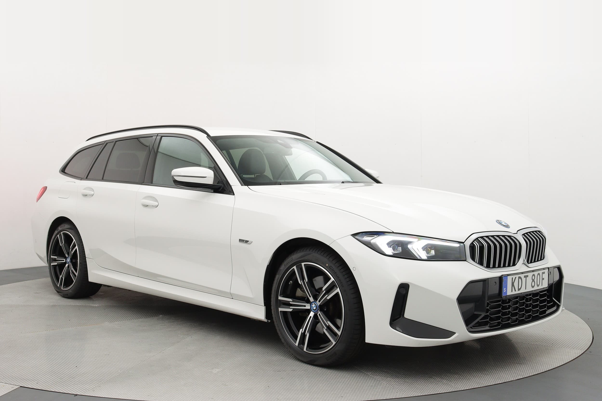 BMW 330e 