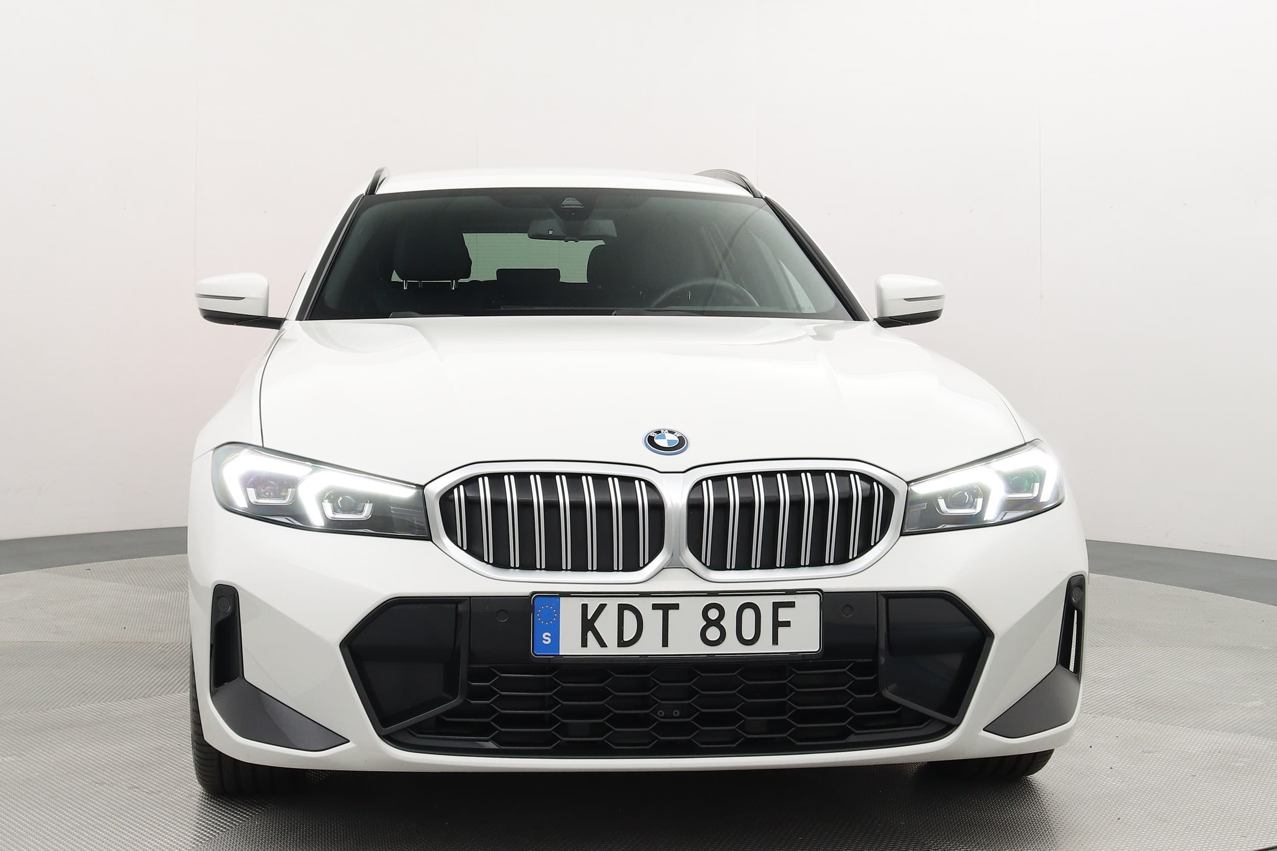 BMW 330e 