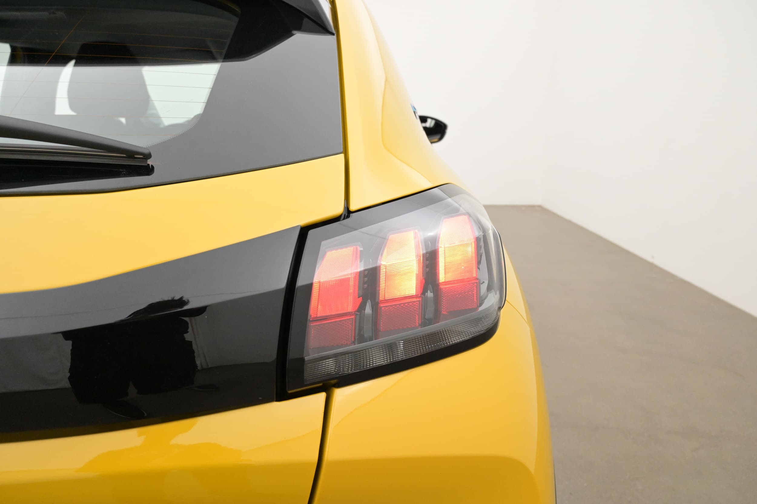 Peugeot e-208
