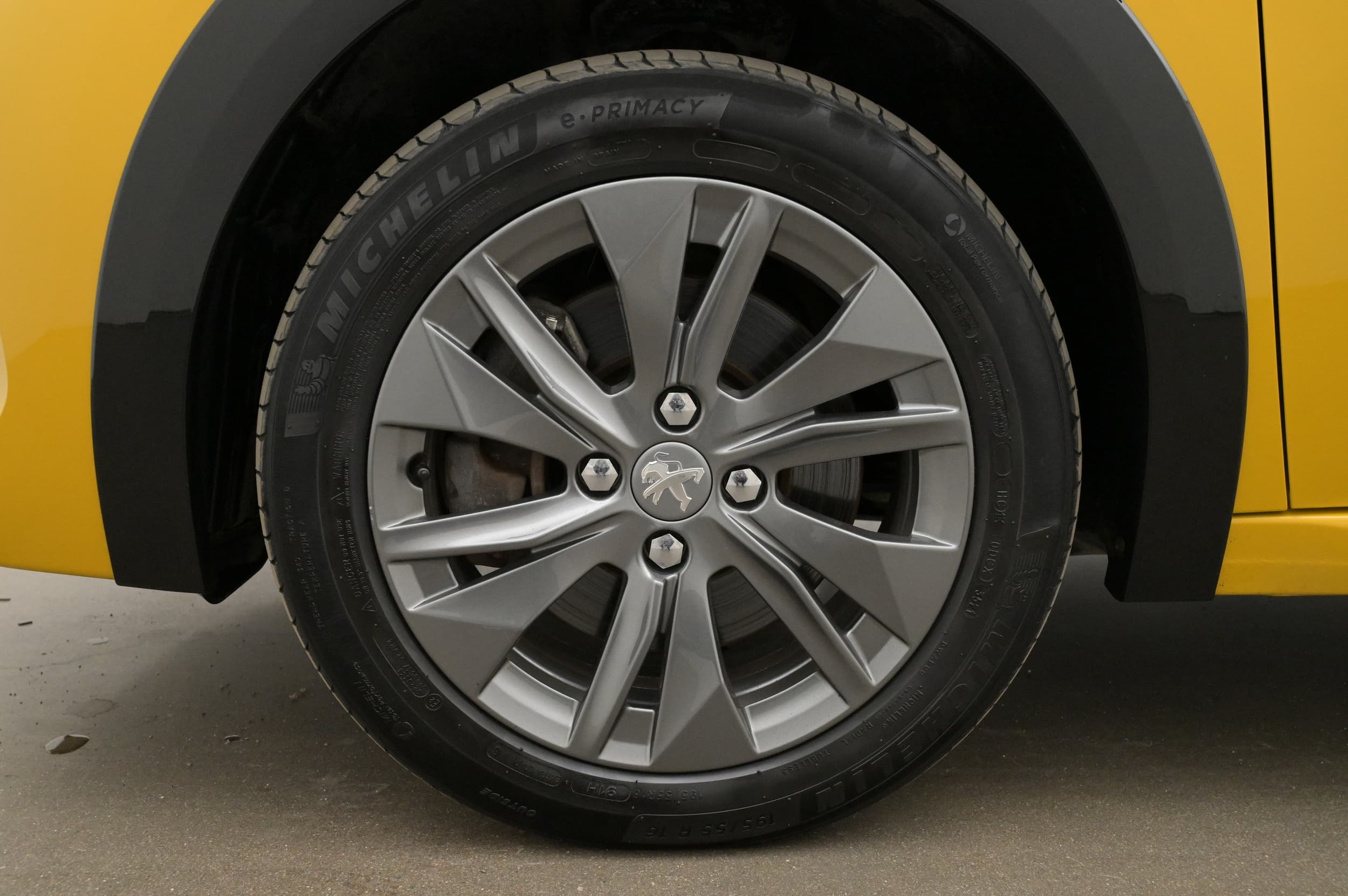 Peugeot e-208