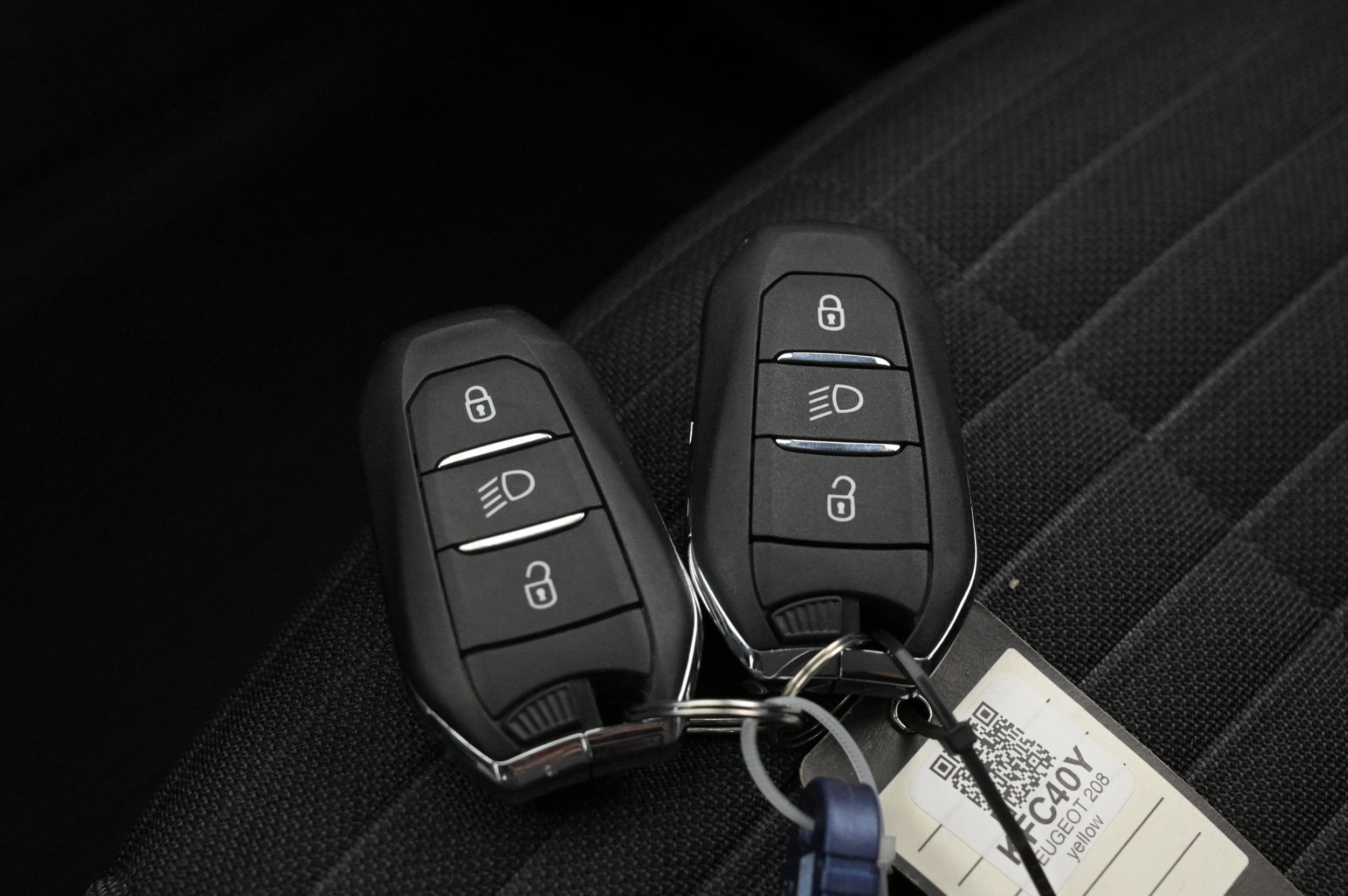 Peugeot e-208