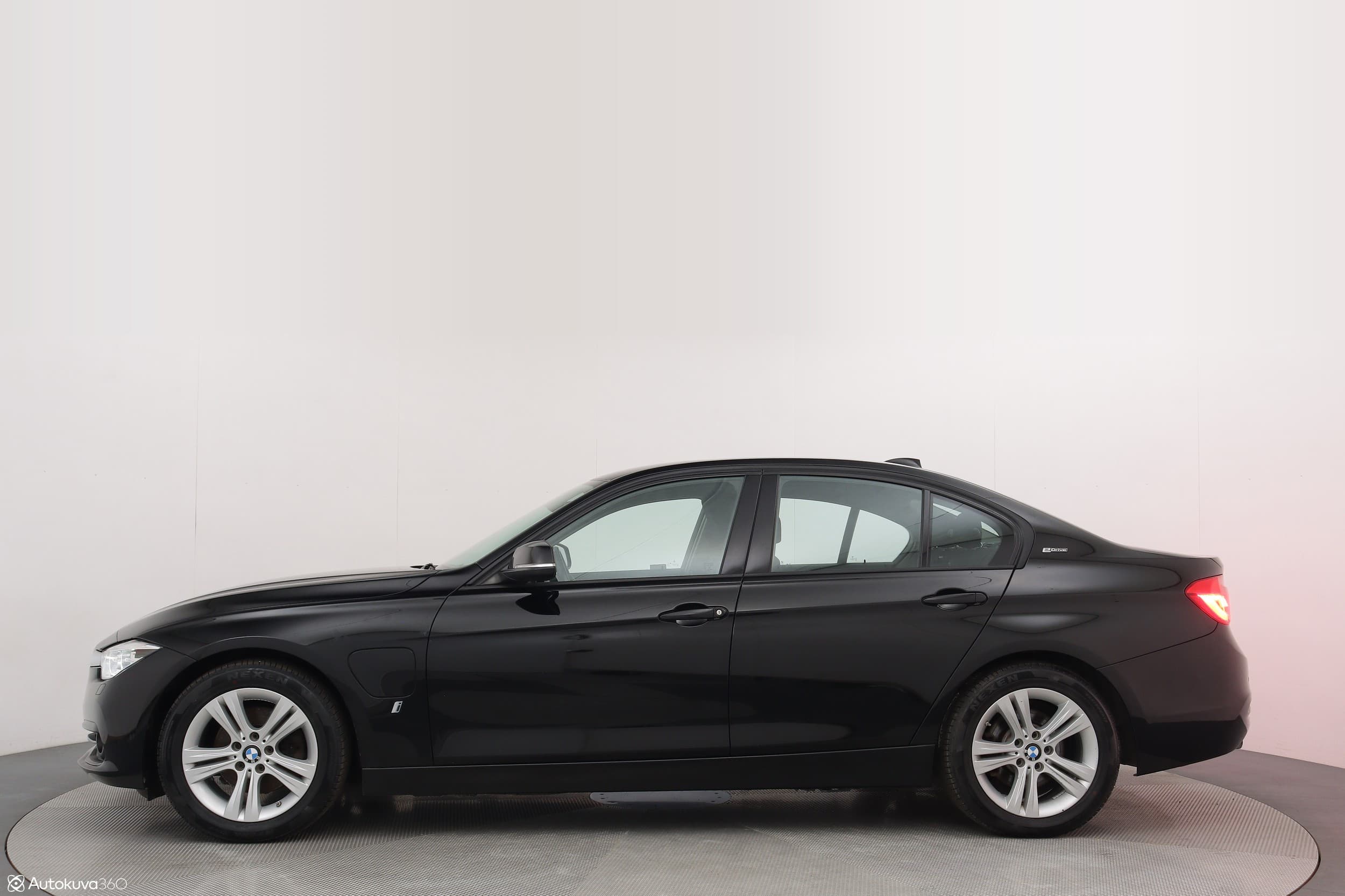 BMW 330e