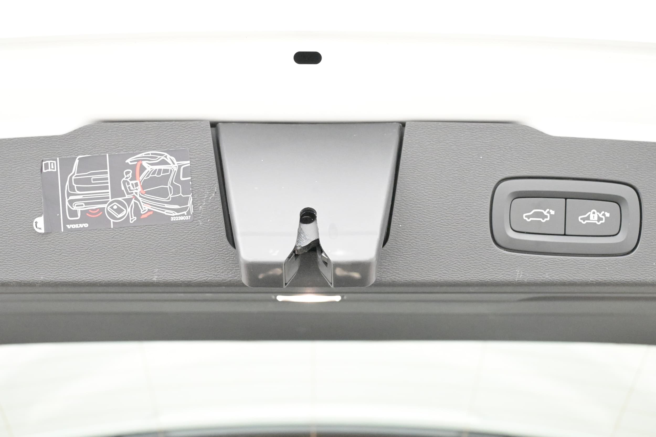 Elmanövrerad bagagelucka med fotsensor