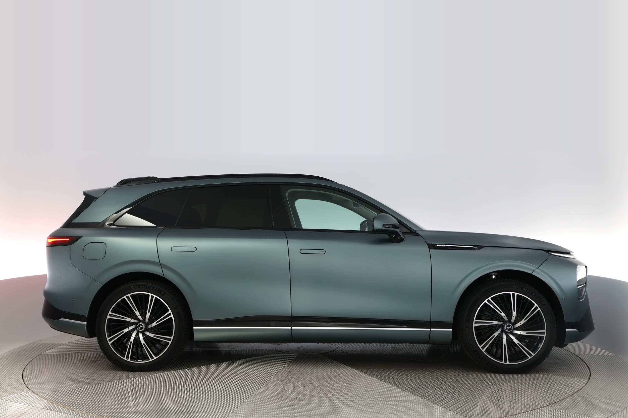 Xpeng G9