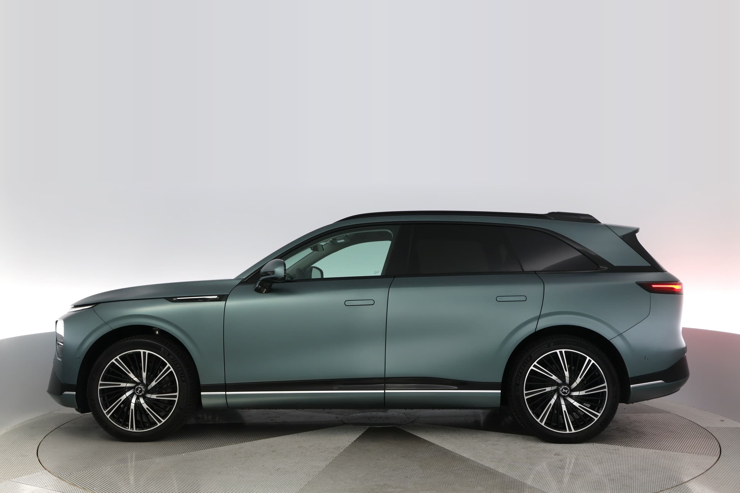 Xpeng G9