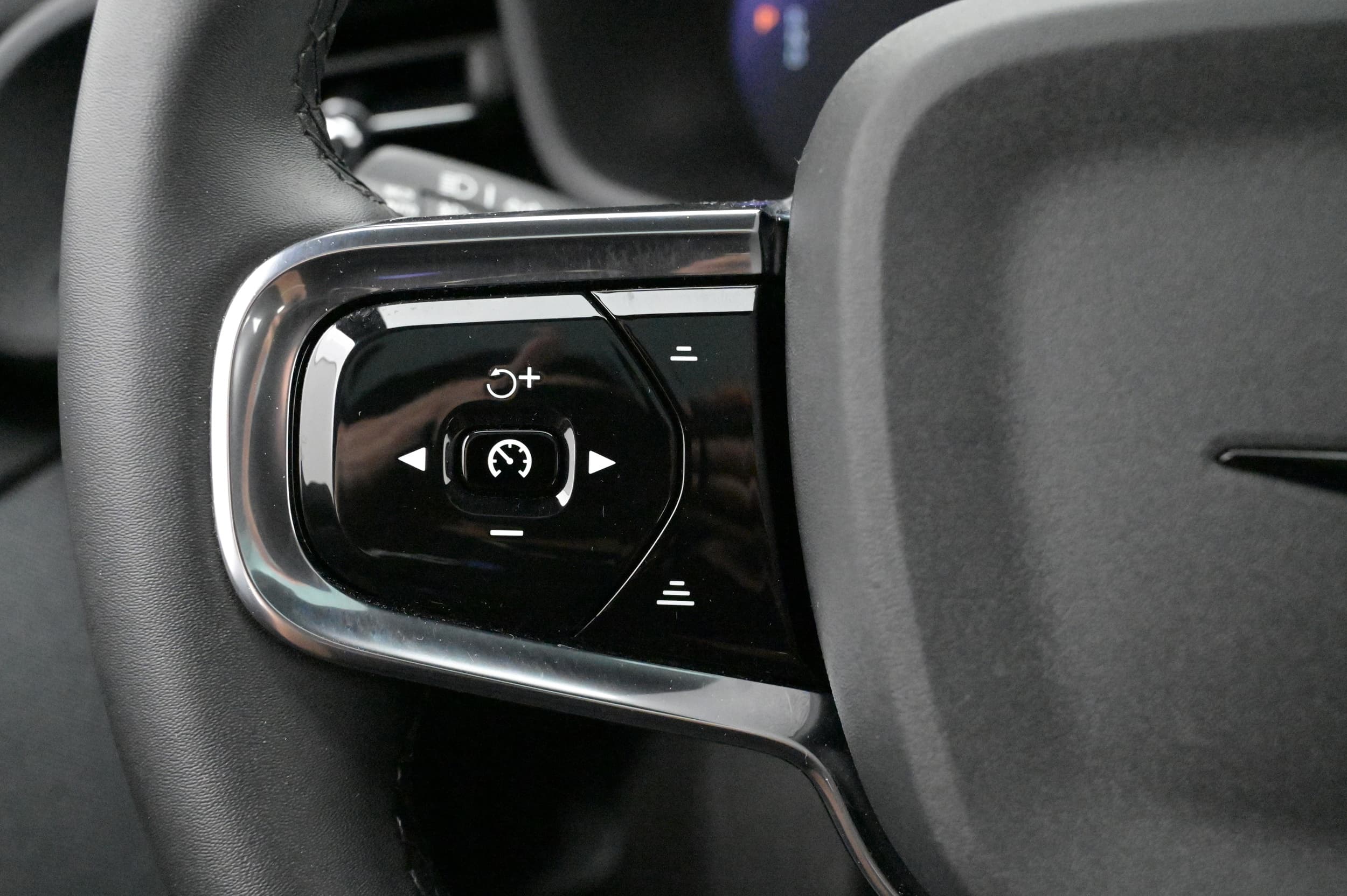 Multifunktionsratt med adaptiv farthållare