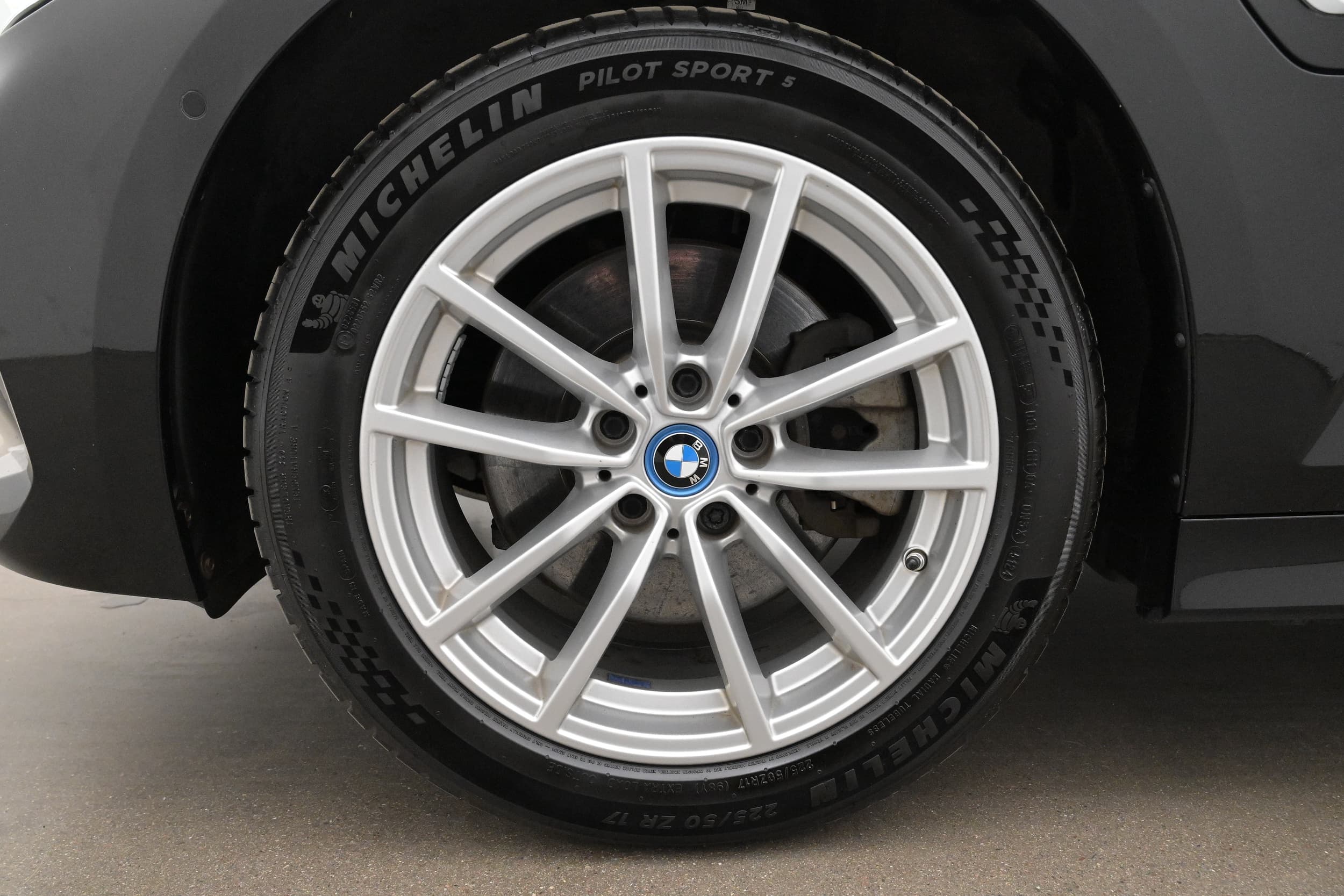 BMW 330e