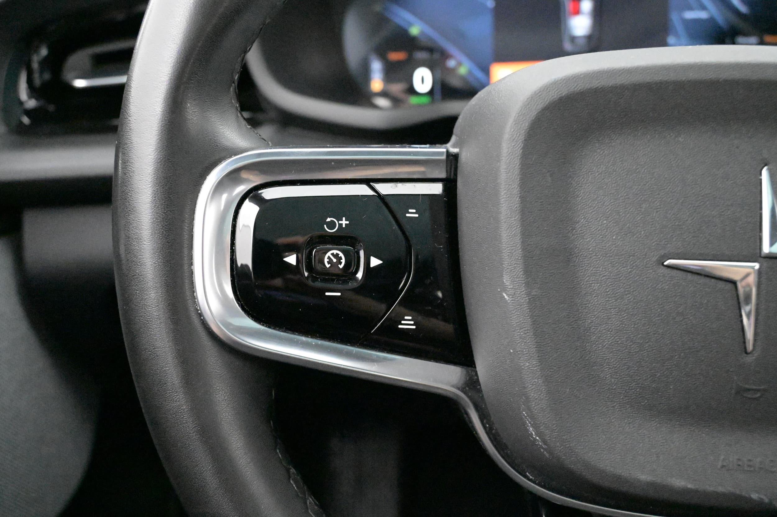 Multifunktionsratt med adaptiv farthållare