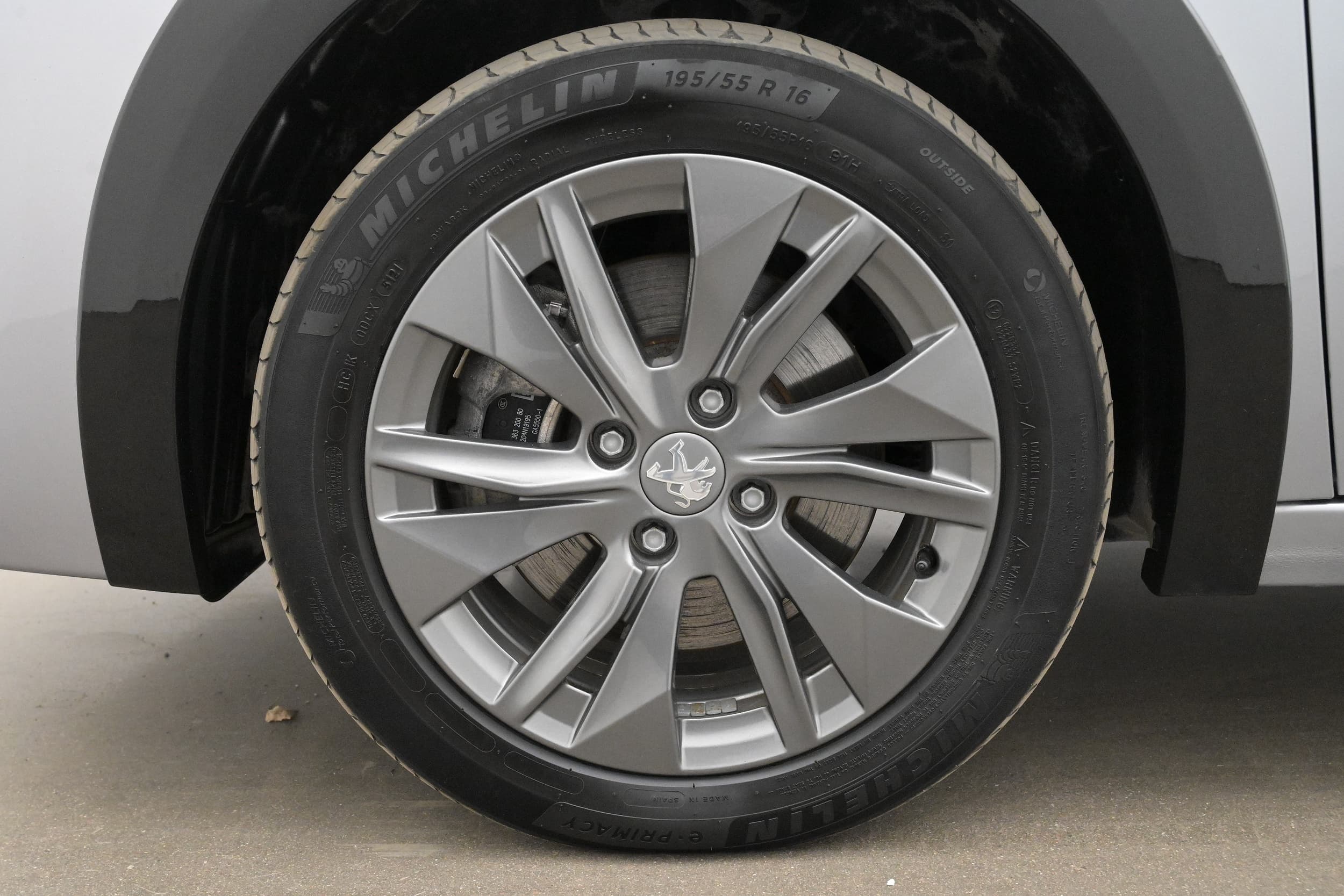 Peugeot e-208