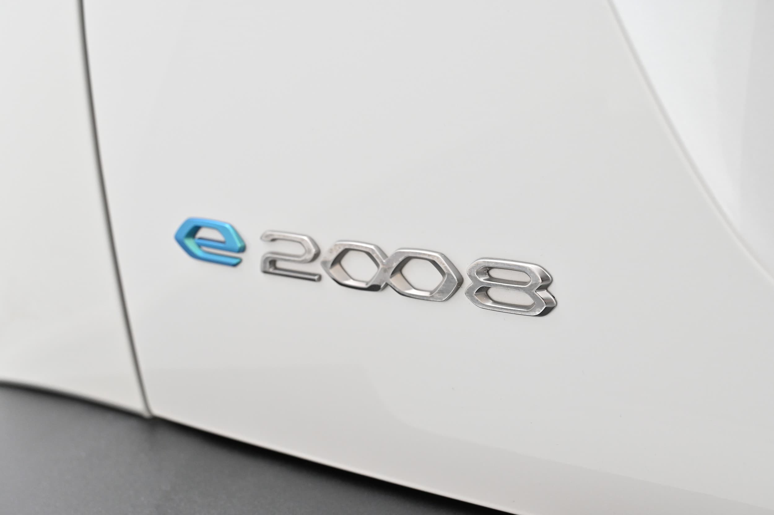 Peugeot e-2008