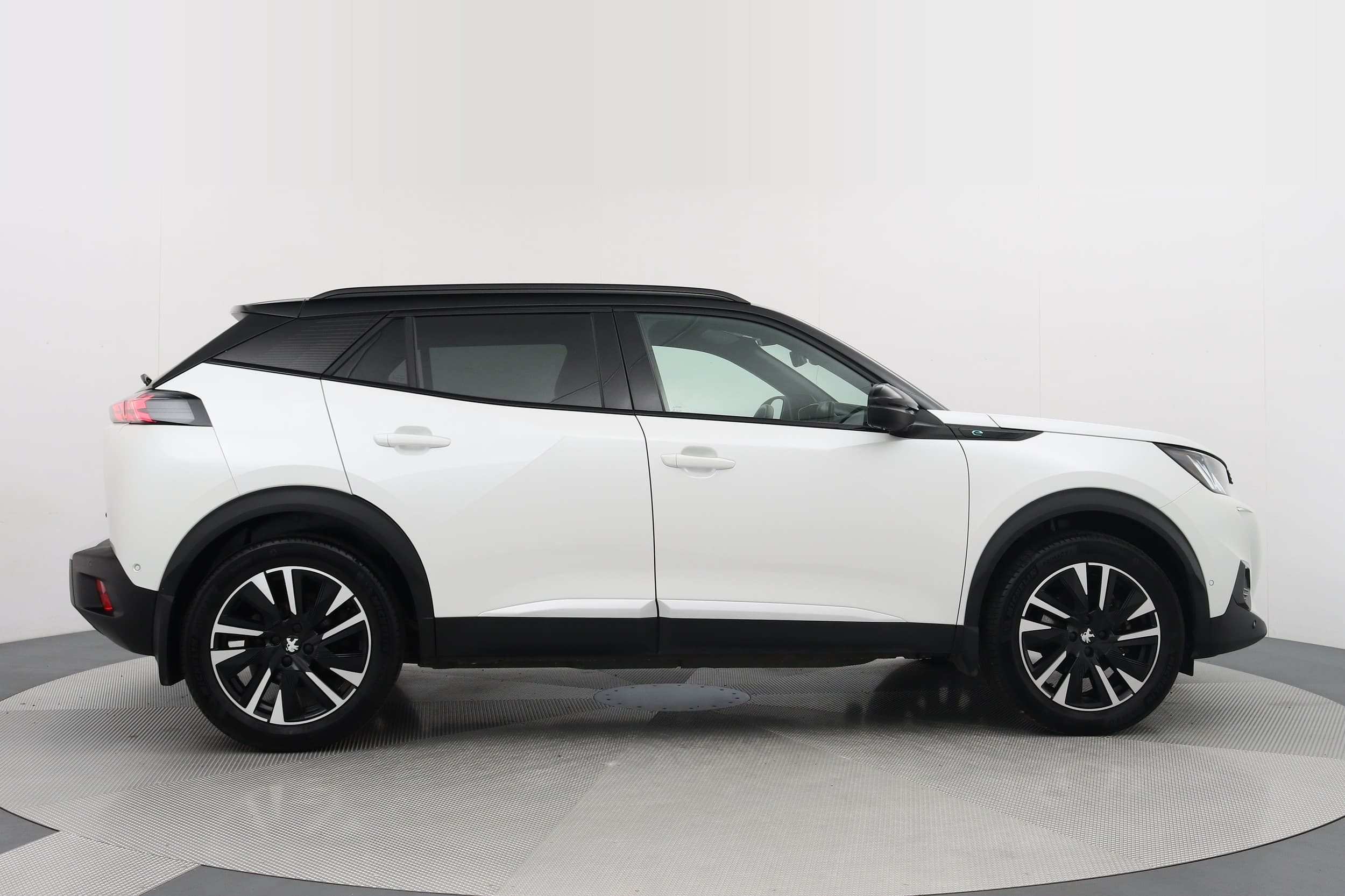 Peugeot e-2008