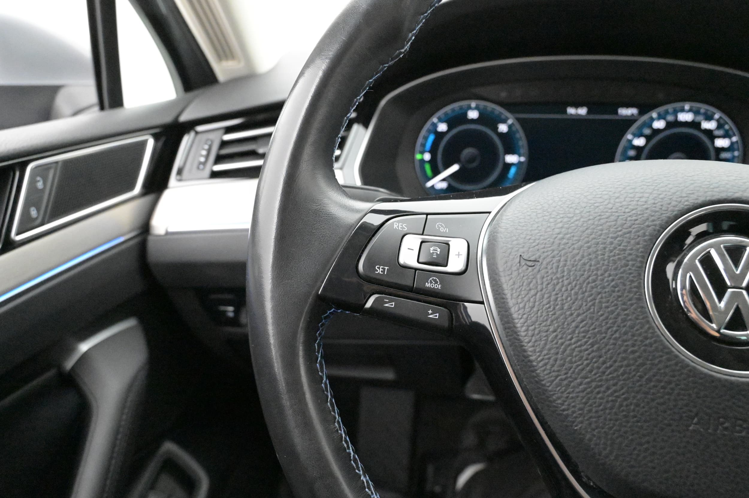 Multifunktionsratt med adaptiv farthållare