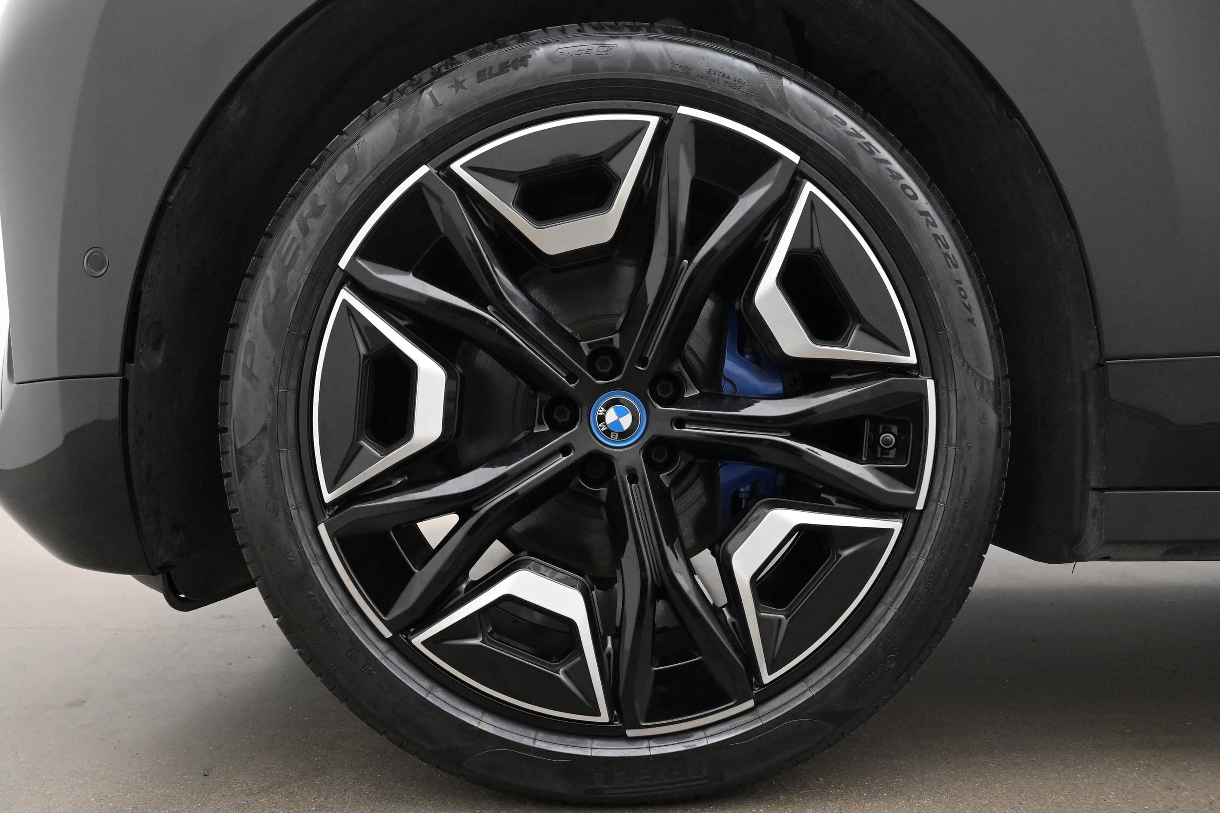 BMW iX