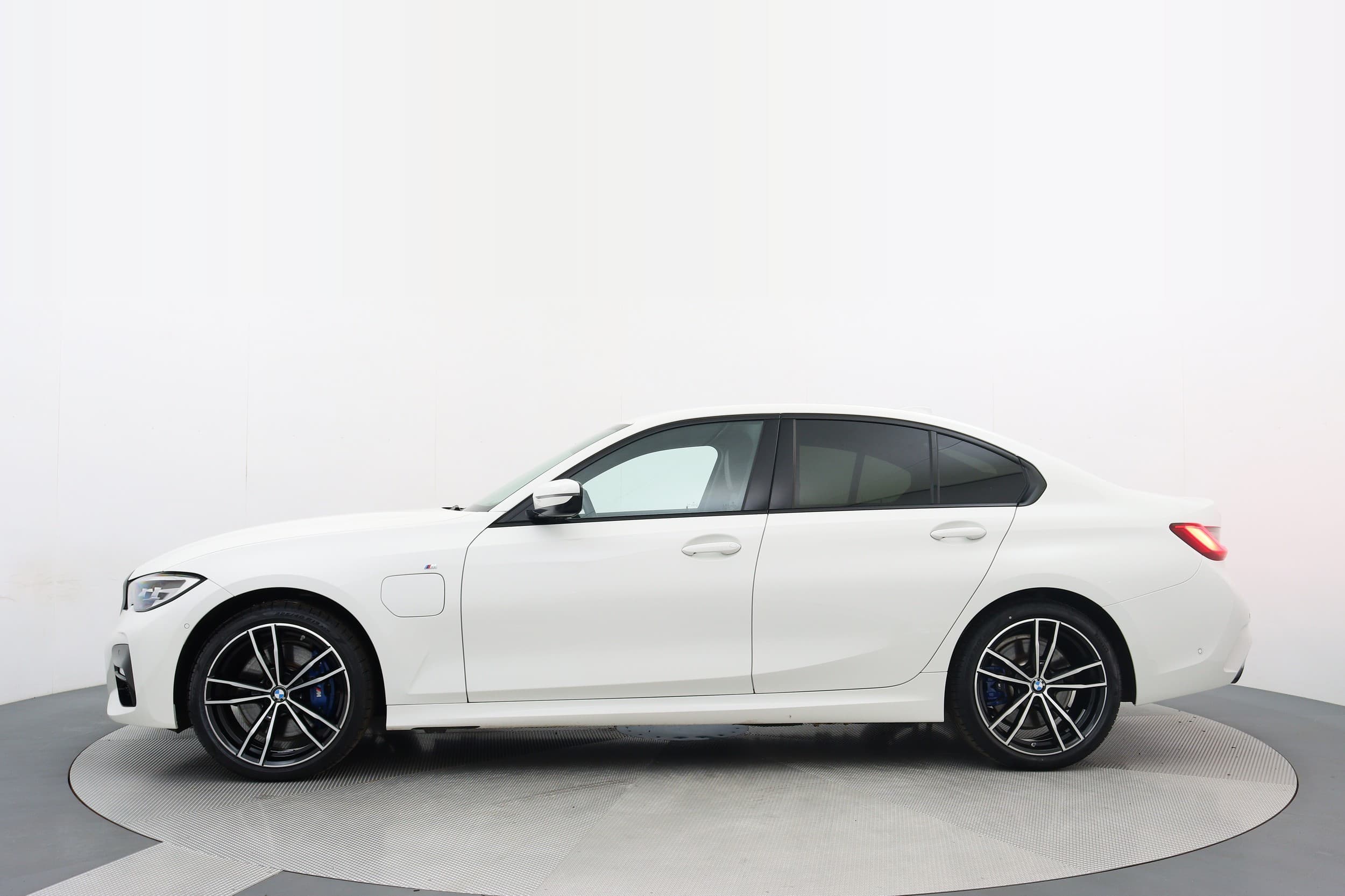 BMW 330e