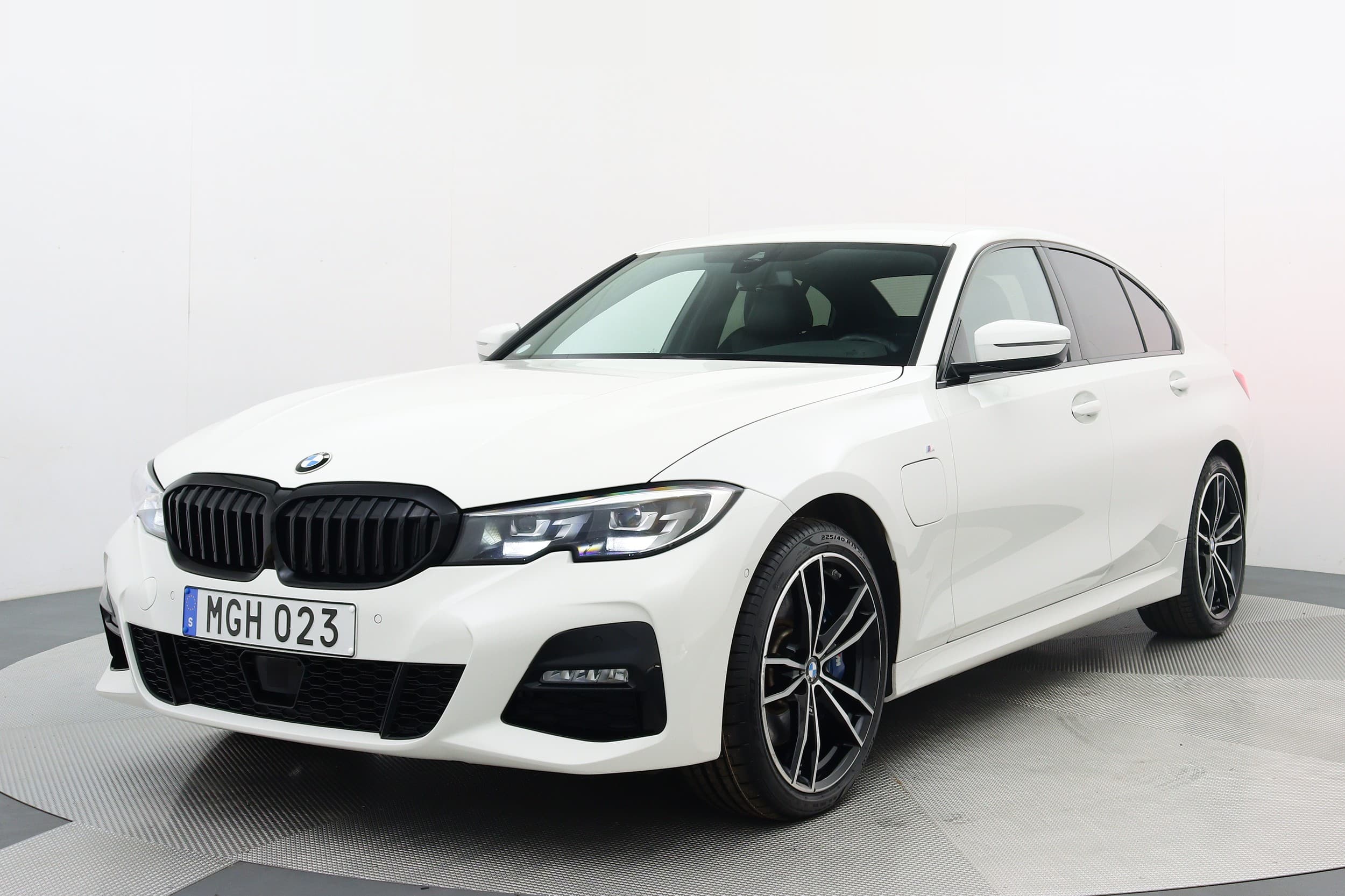 BMW 330e