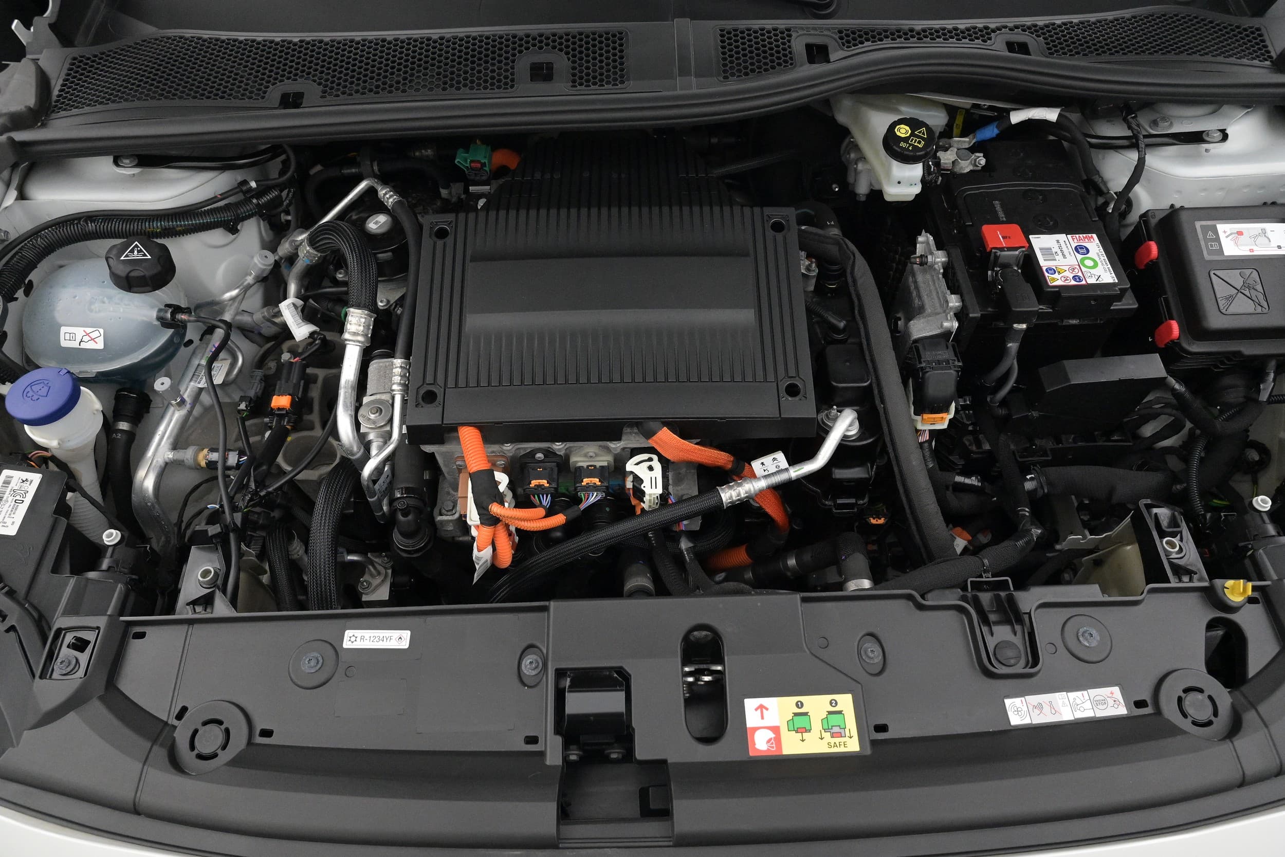 Peugeot e-208