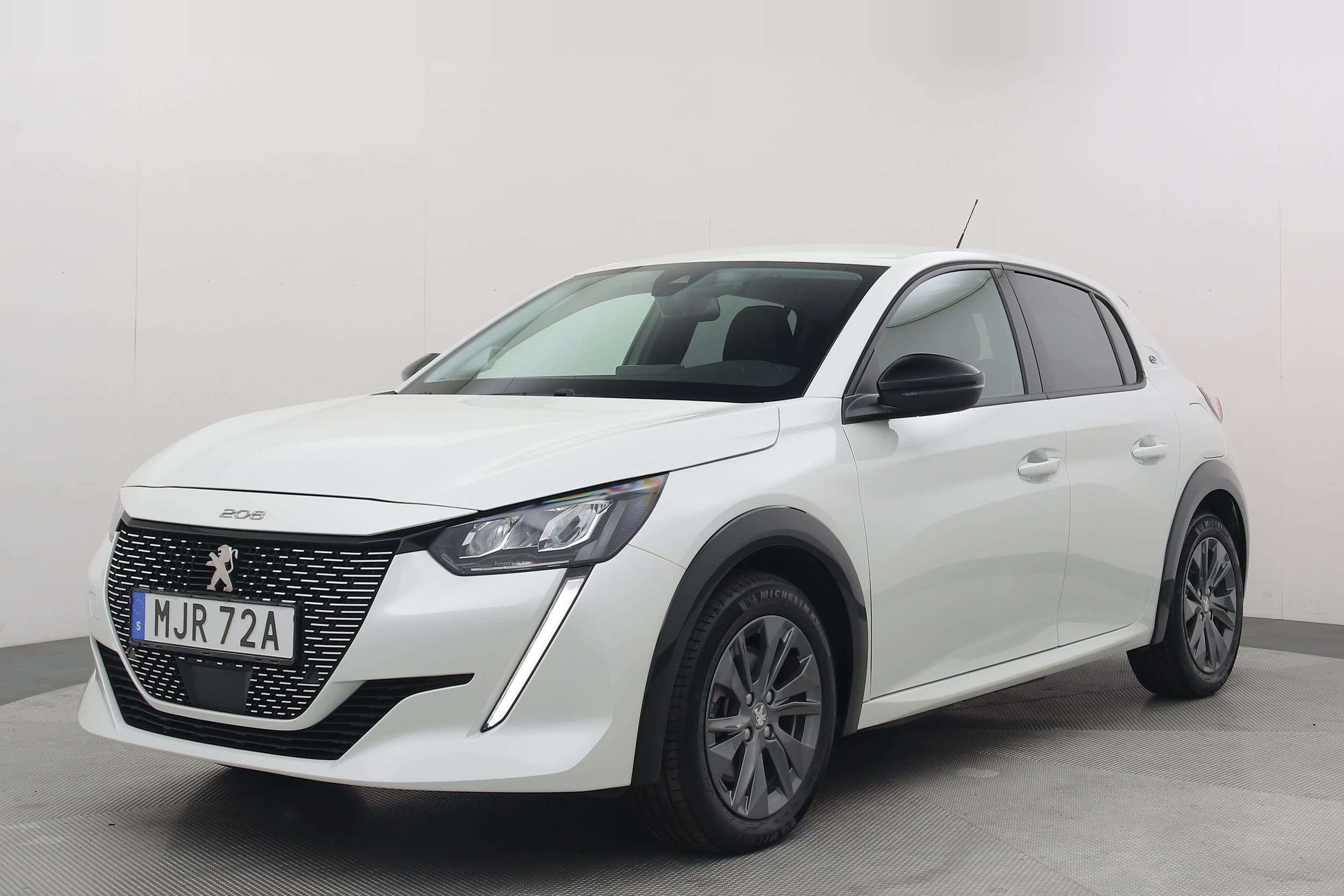 Peugeot e-208