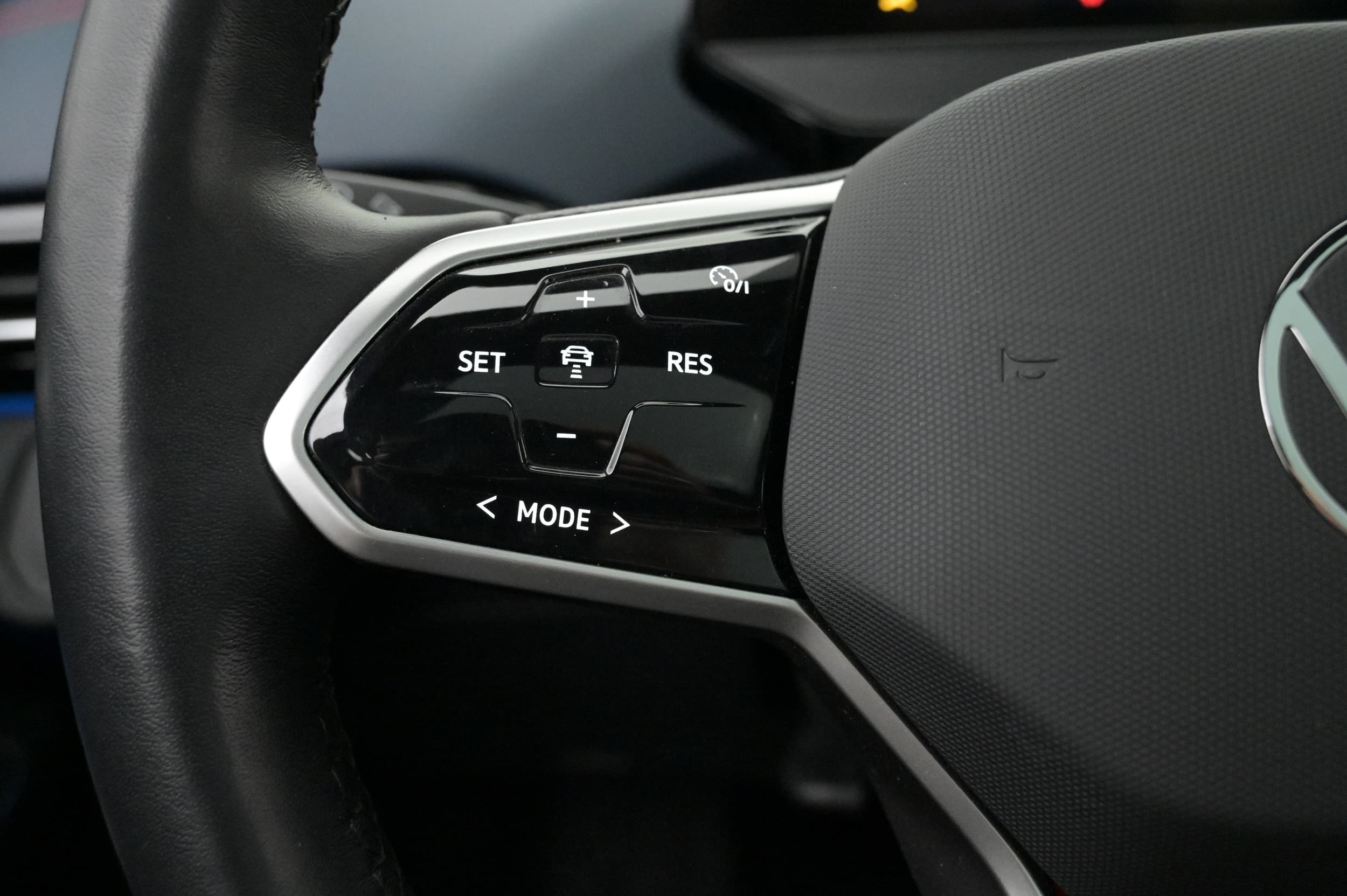 Multifunktionsratt med adaptiv farthållare