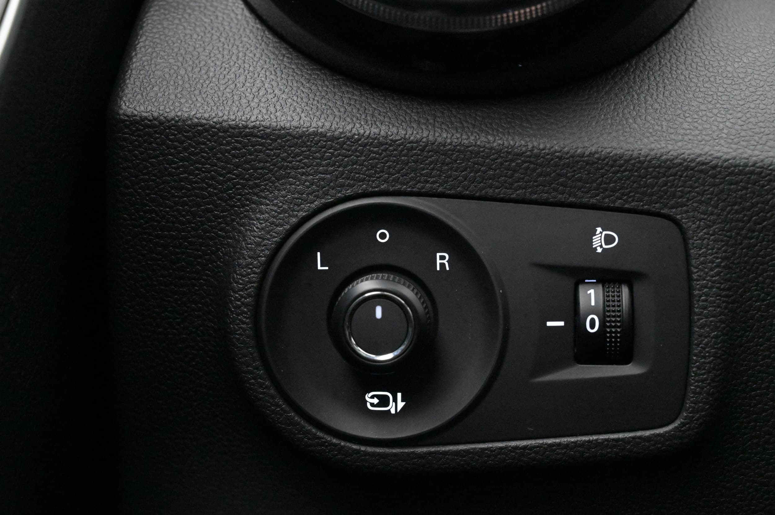 Elinfällbara och uppvärmbara sidospeglar