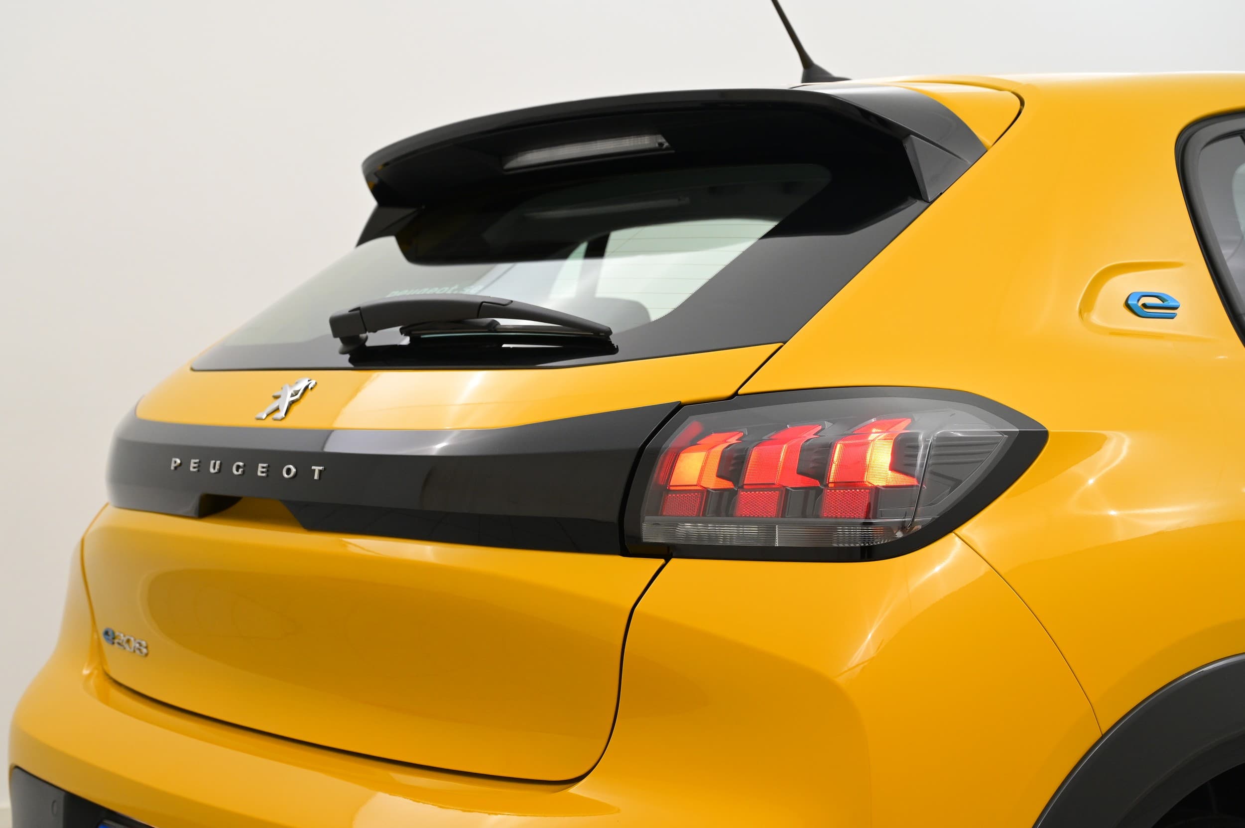 Peugeot e-208