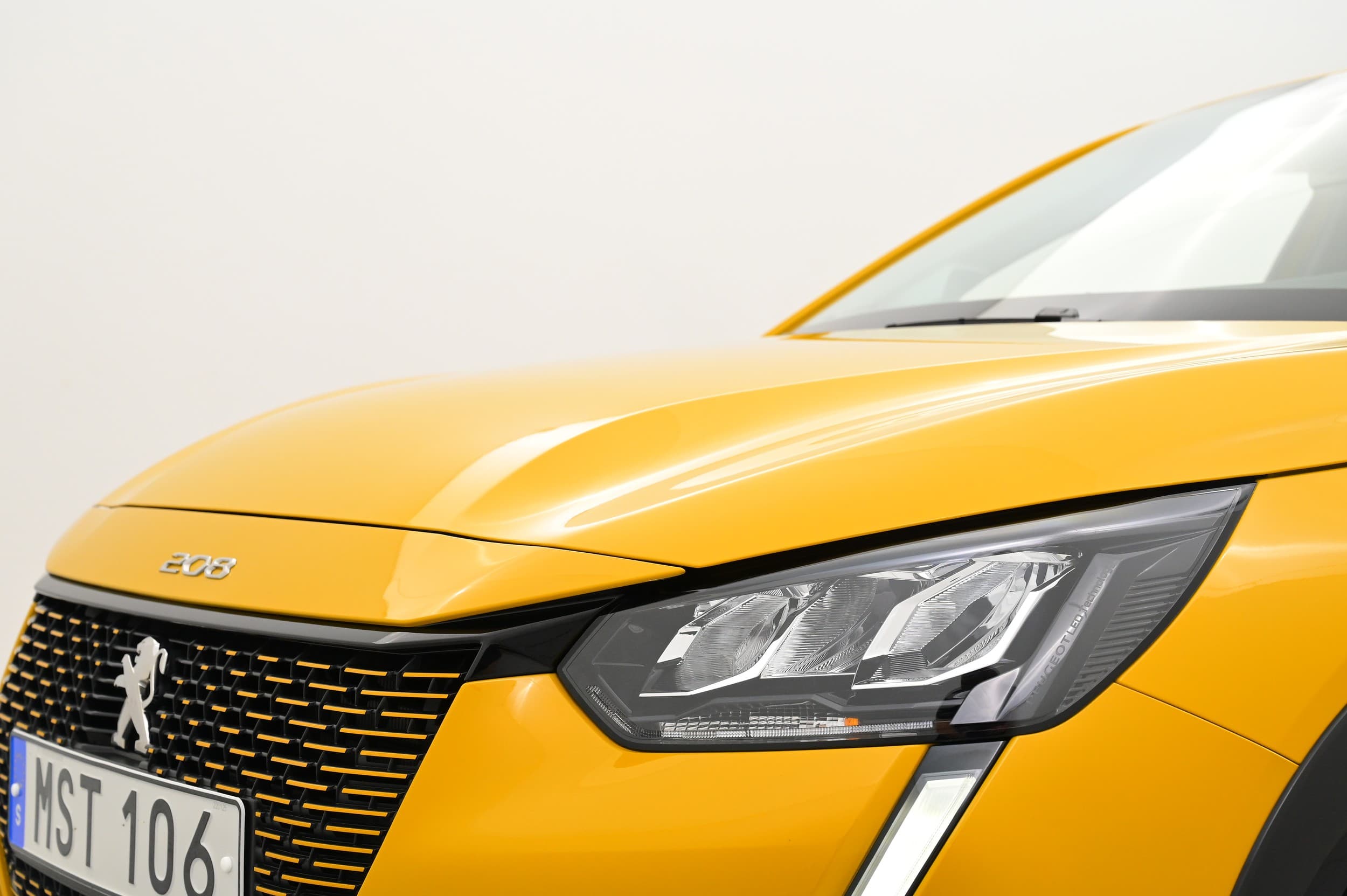 Peugeot e-208