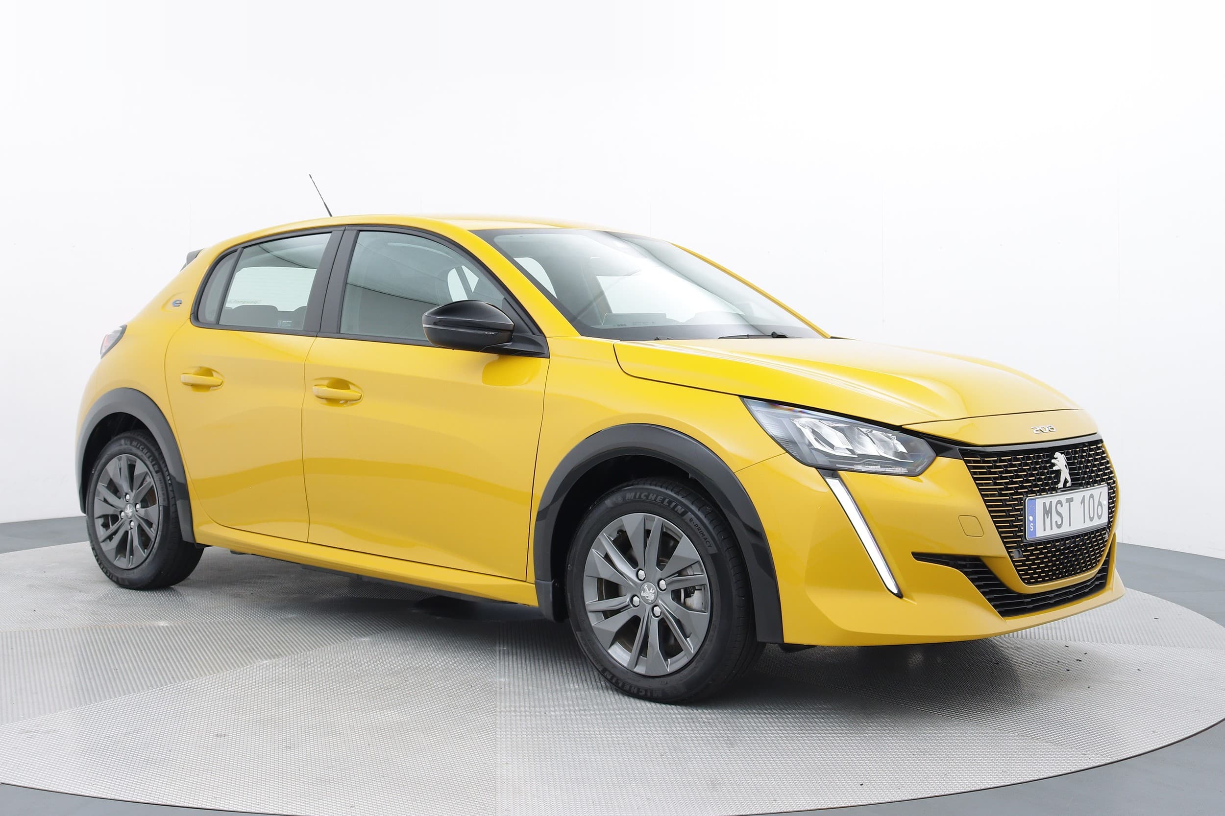 Peugeot e-208