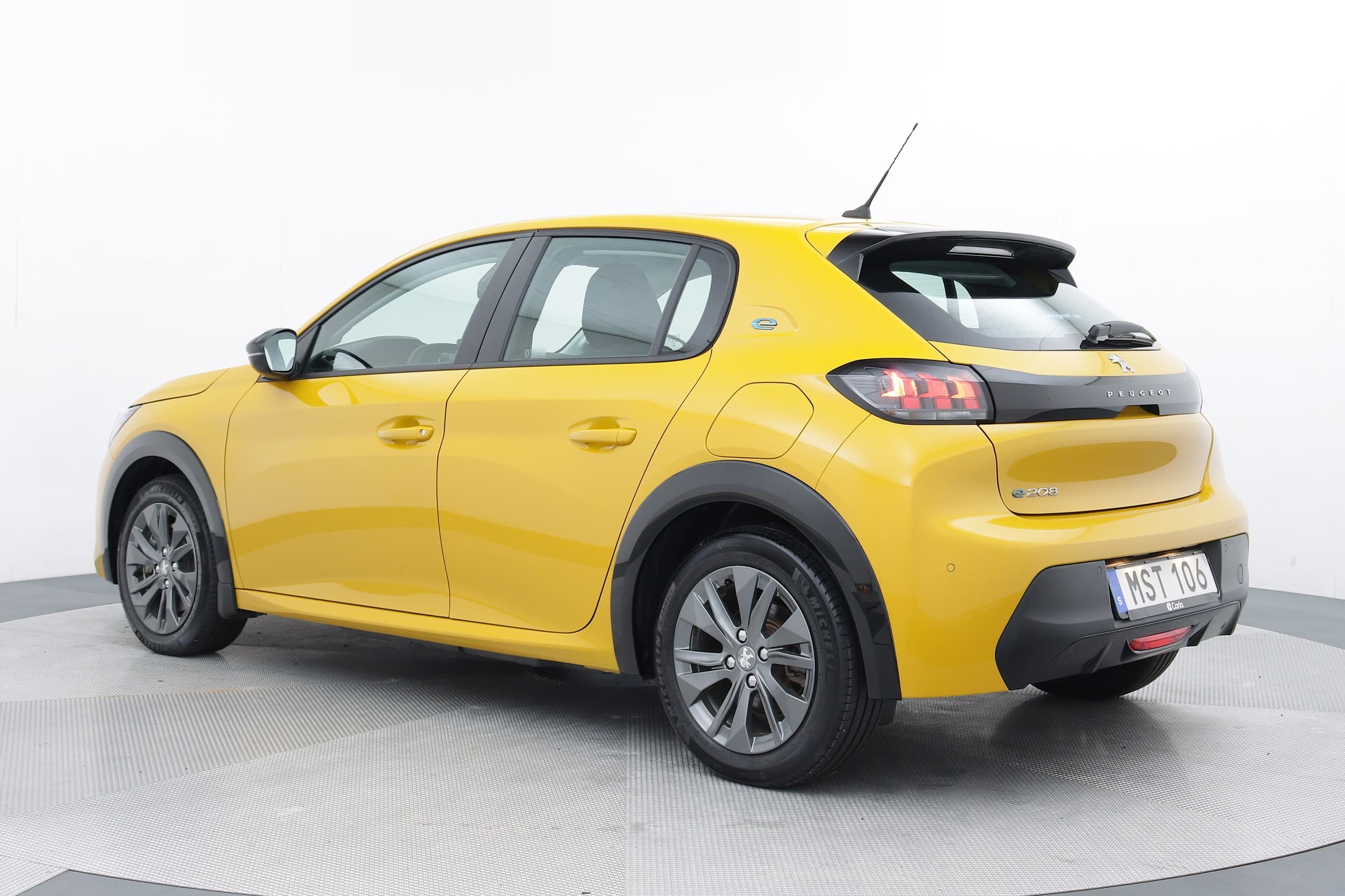 Peugeot e-208
