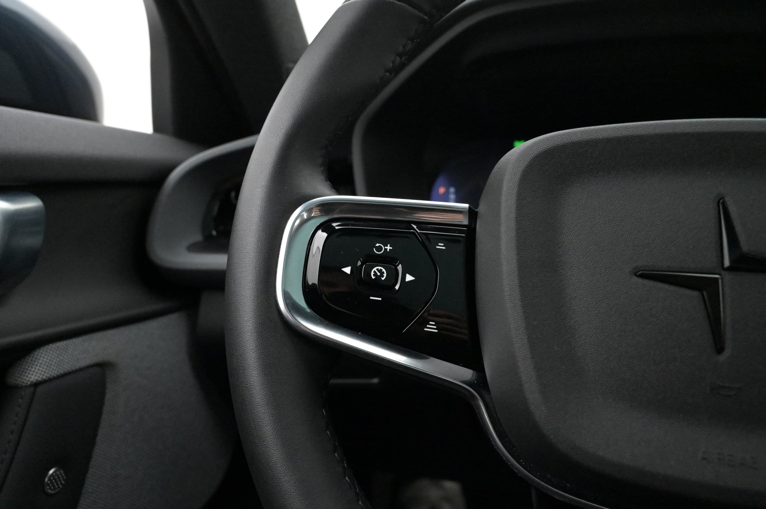 Multifunktionsratt med adaptiv farthållare