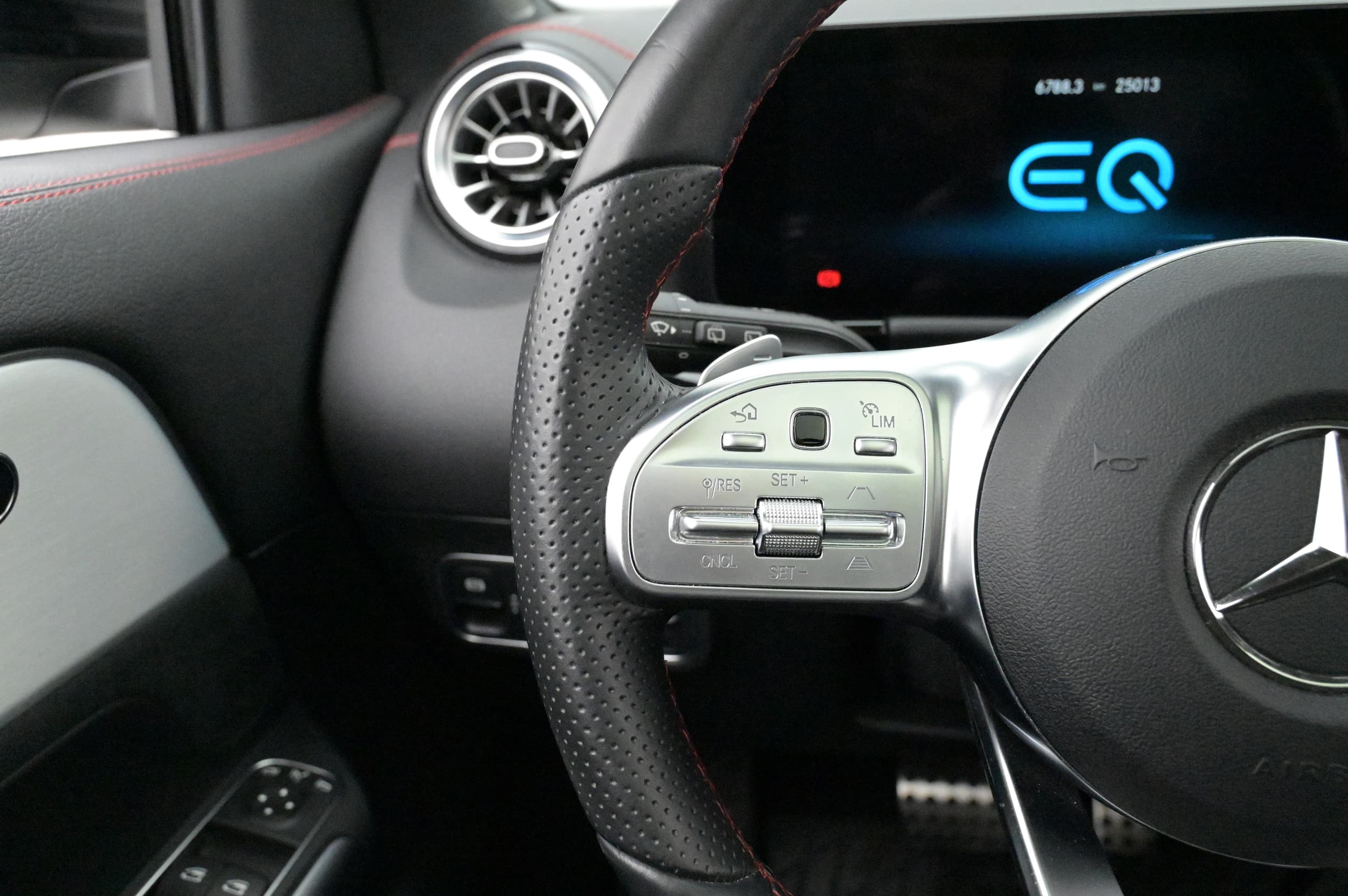 Multifunktionsratt med adaptiv farthållare