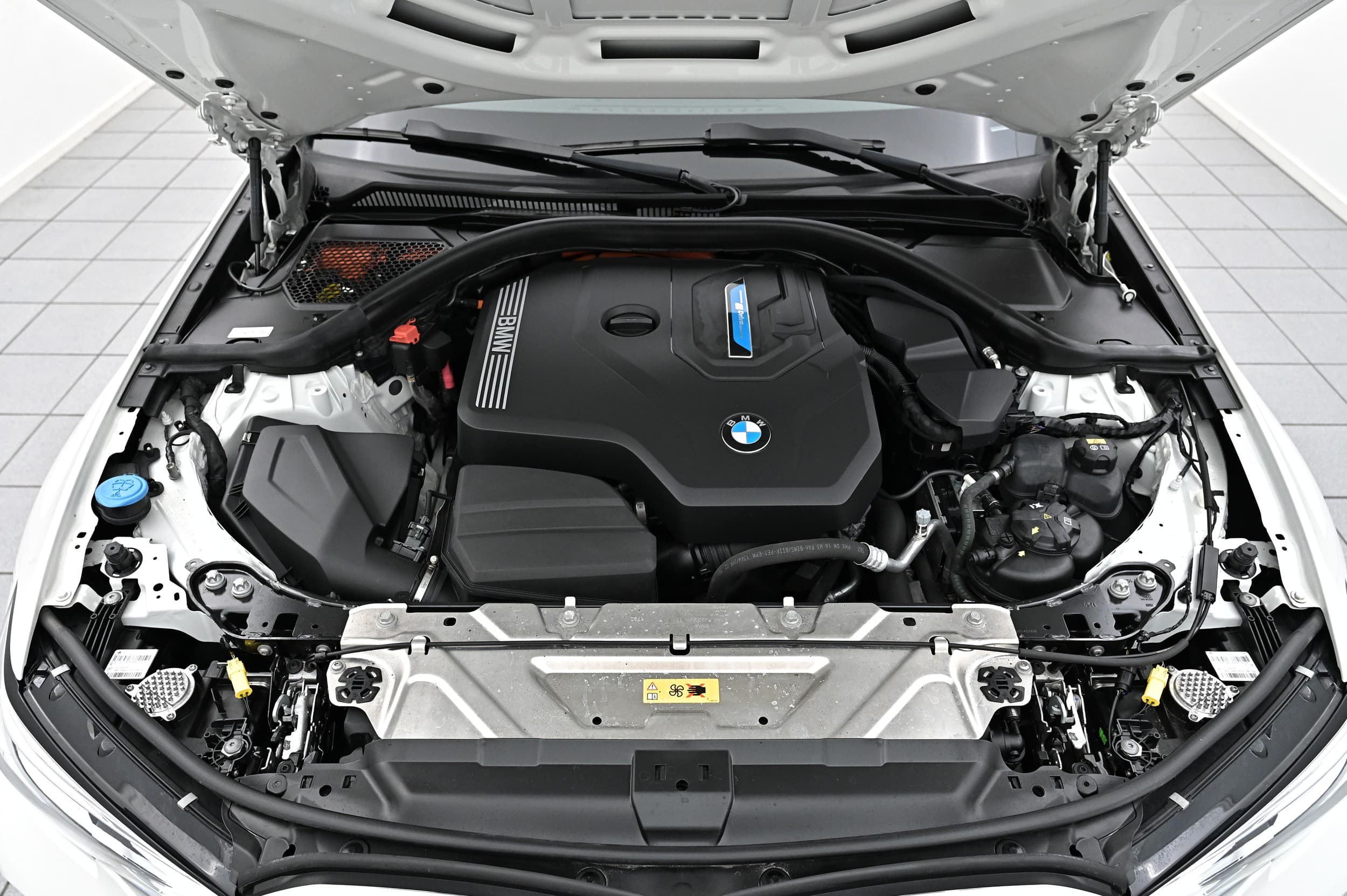 BMW 330e
