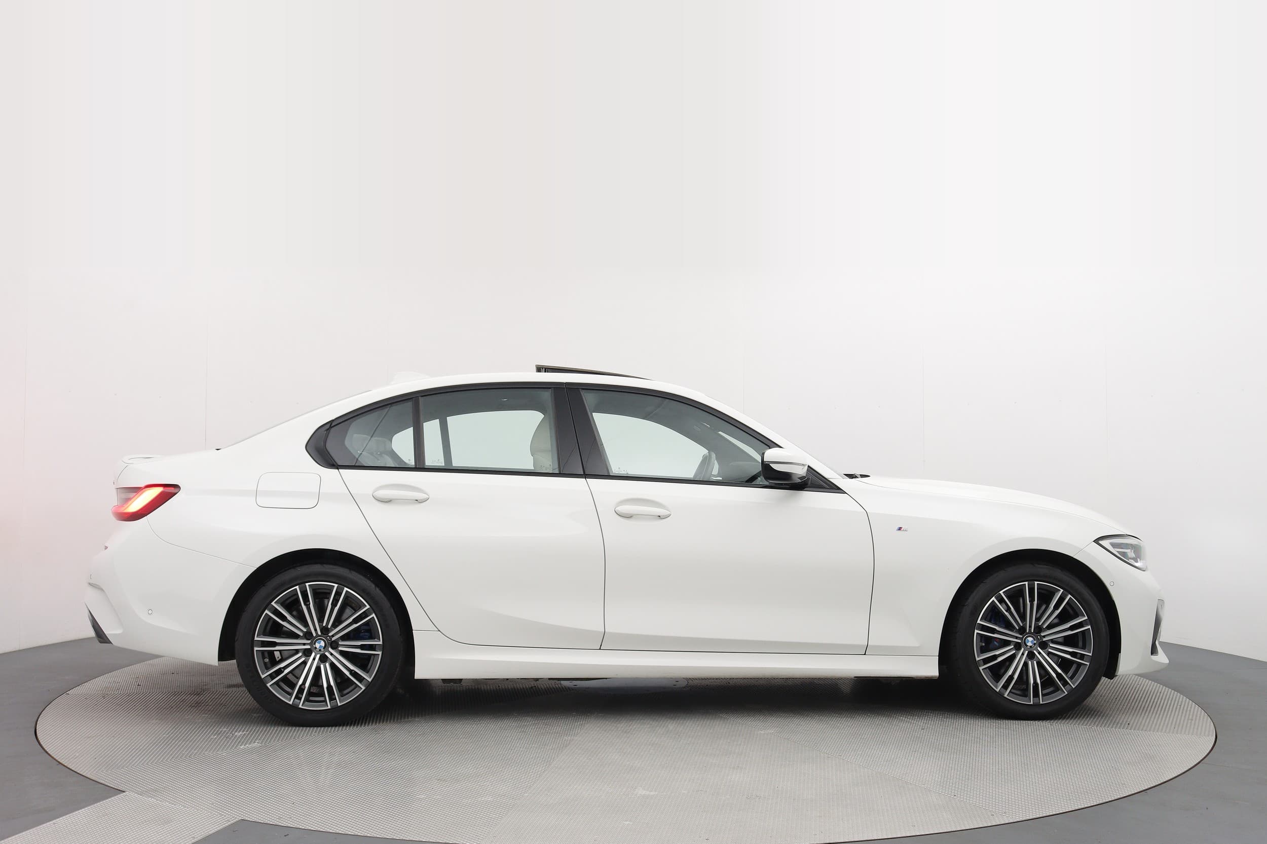 BMW 330e