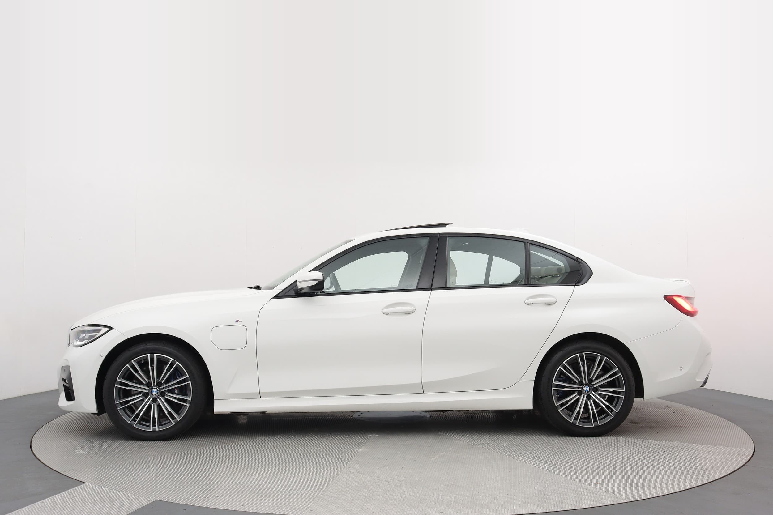 BMW 330e