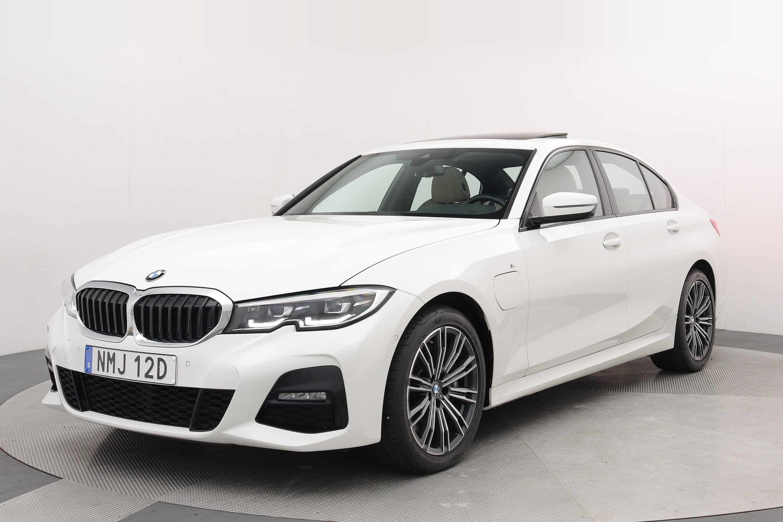 BMW 330e