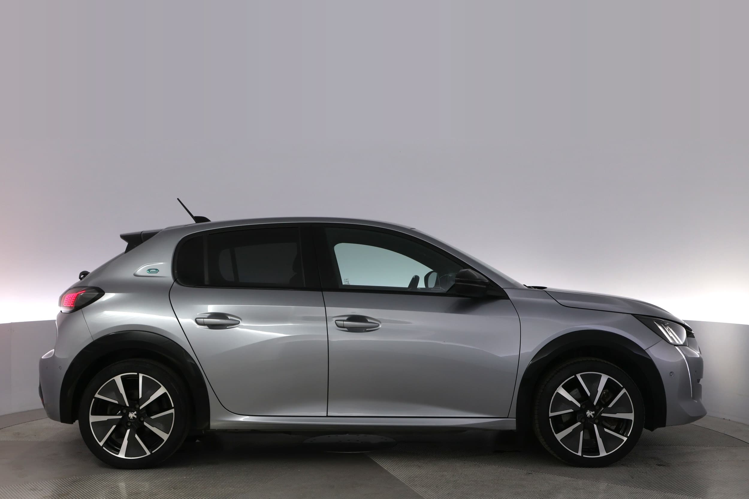 Peugeot e-208