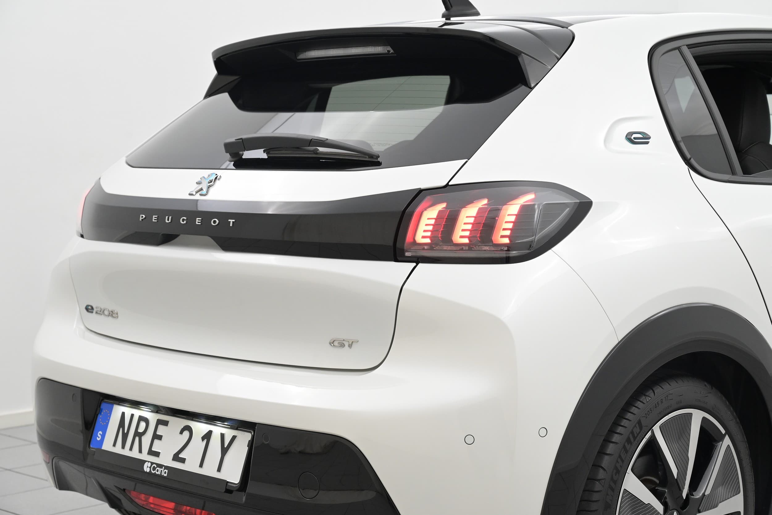Peugeot e-208