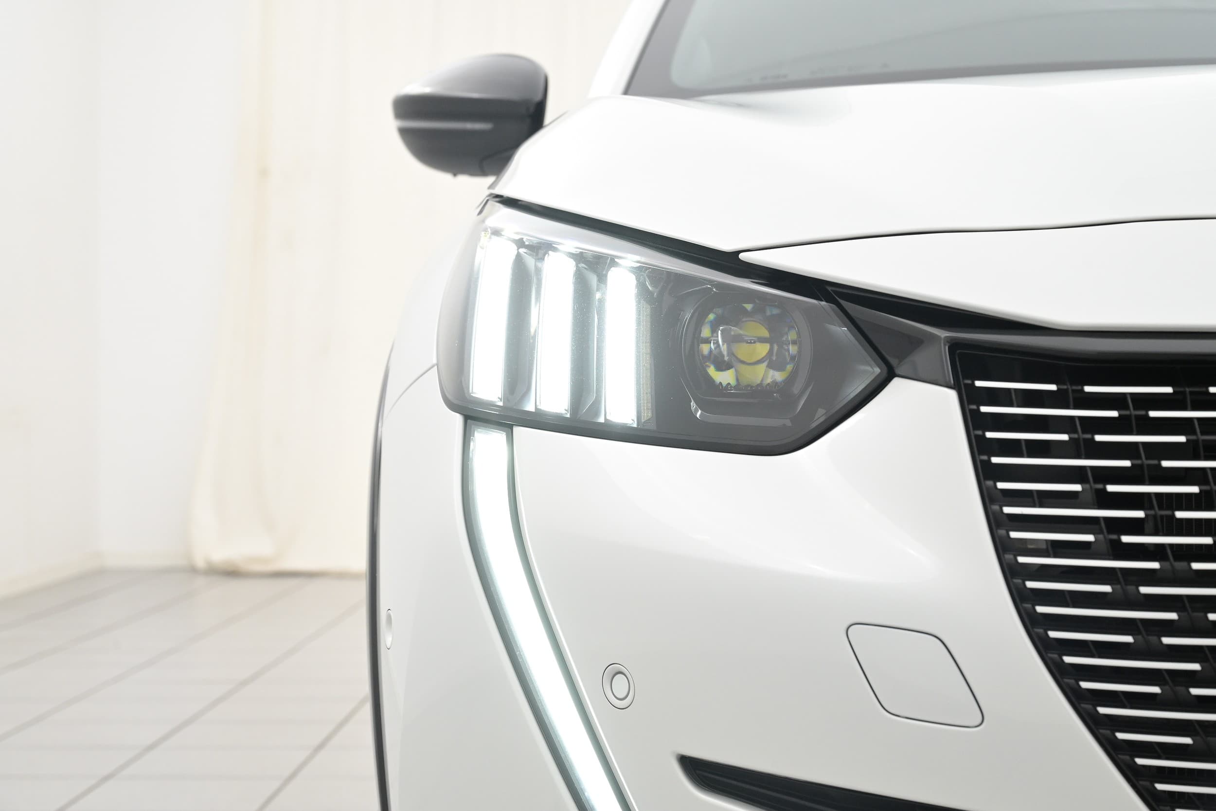 Peugeot e-208