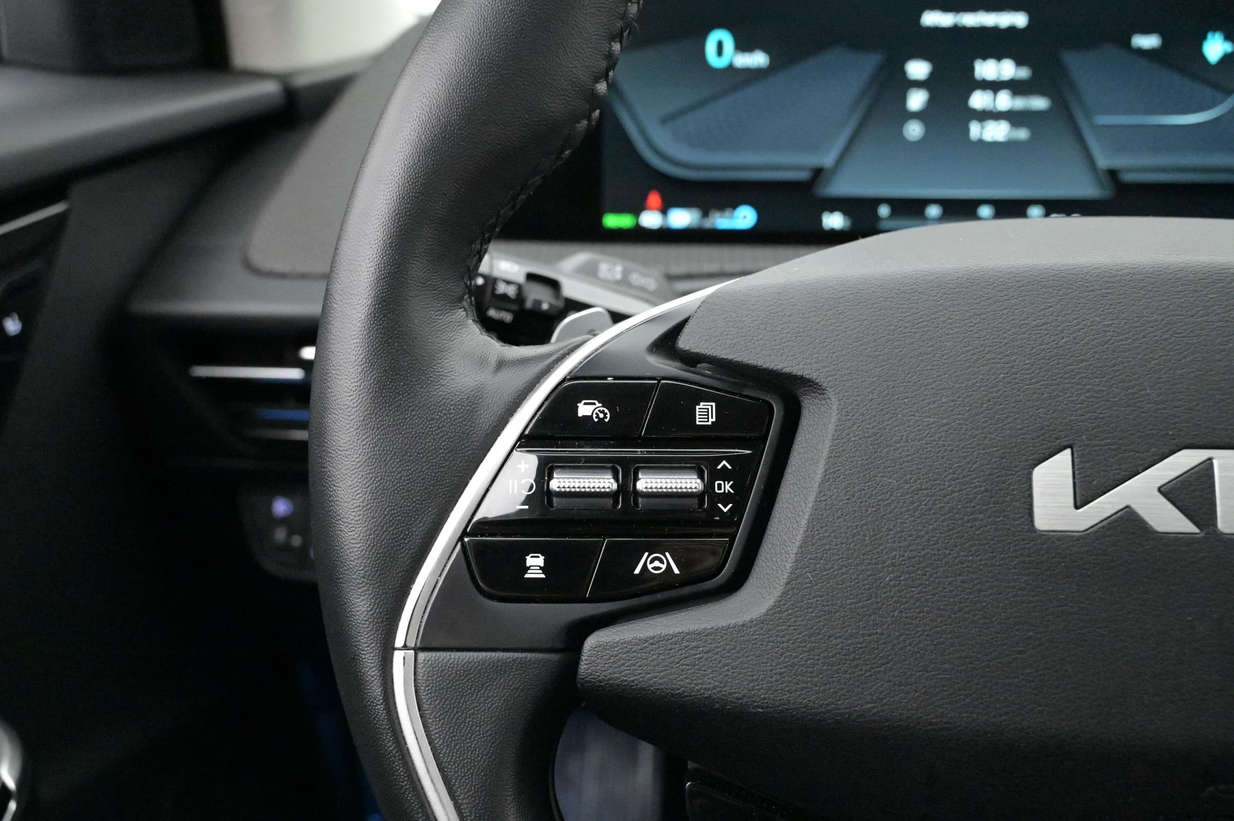 Adaptiv farthållare och aktivt filövervakningssystem