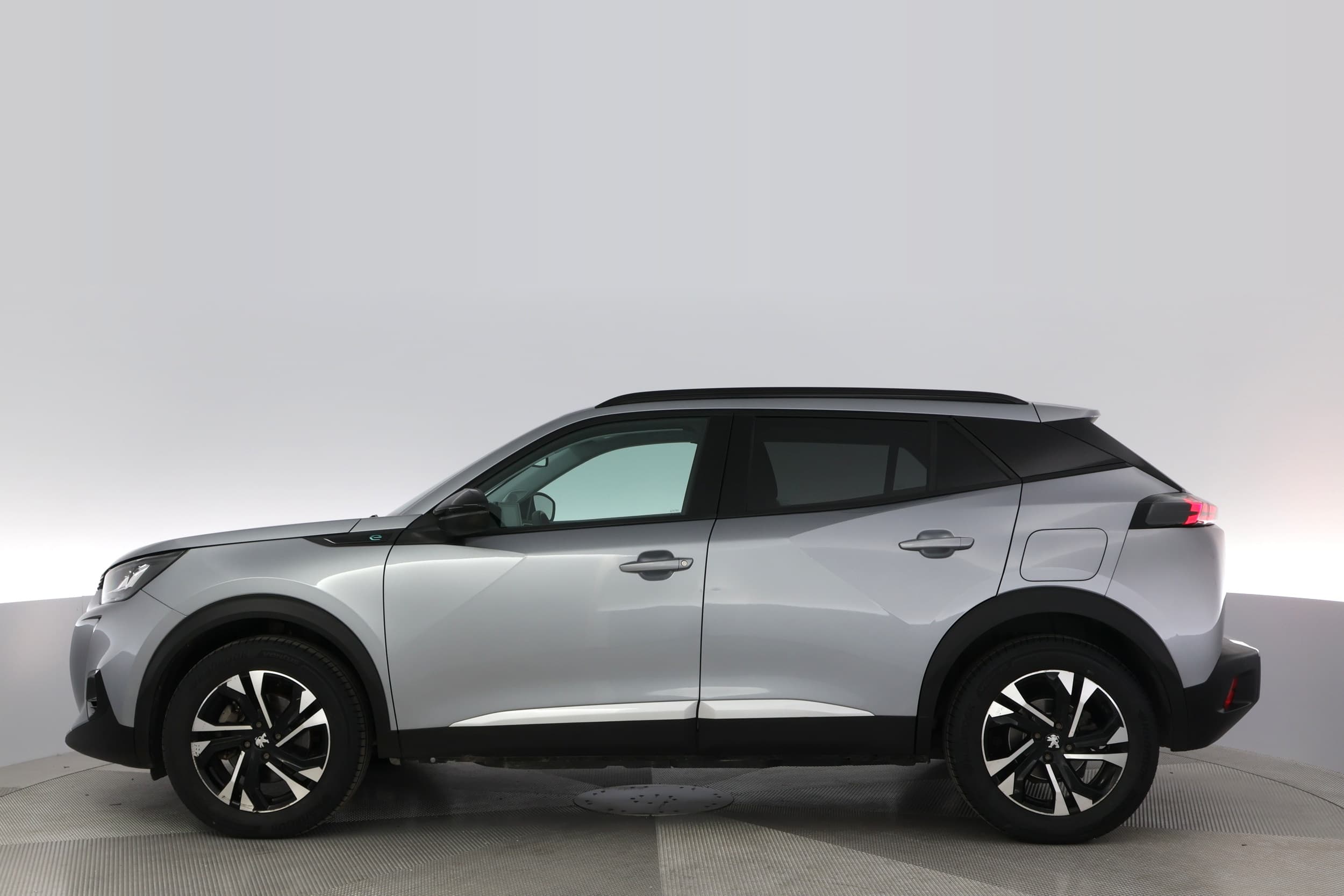 Peugeot e-2008