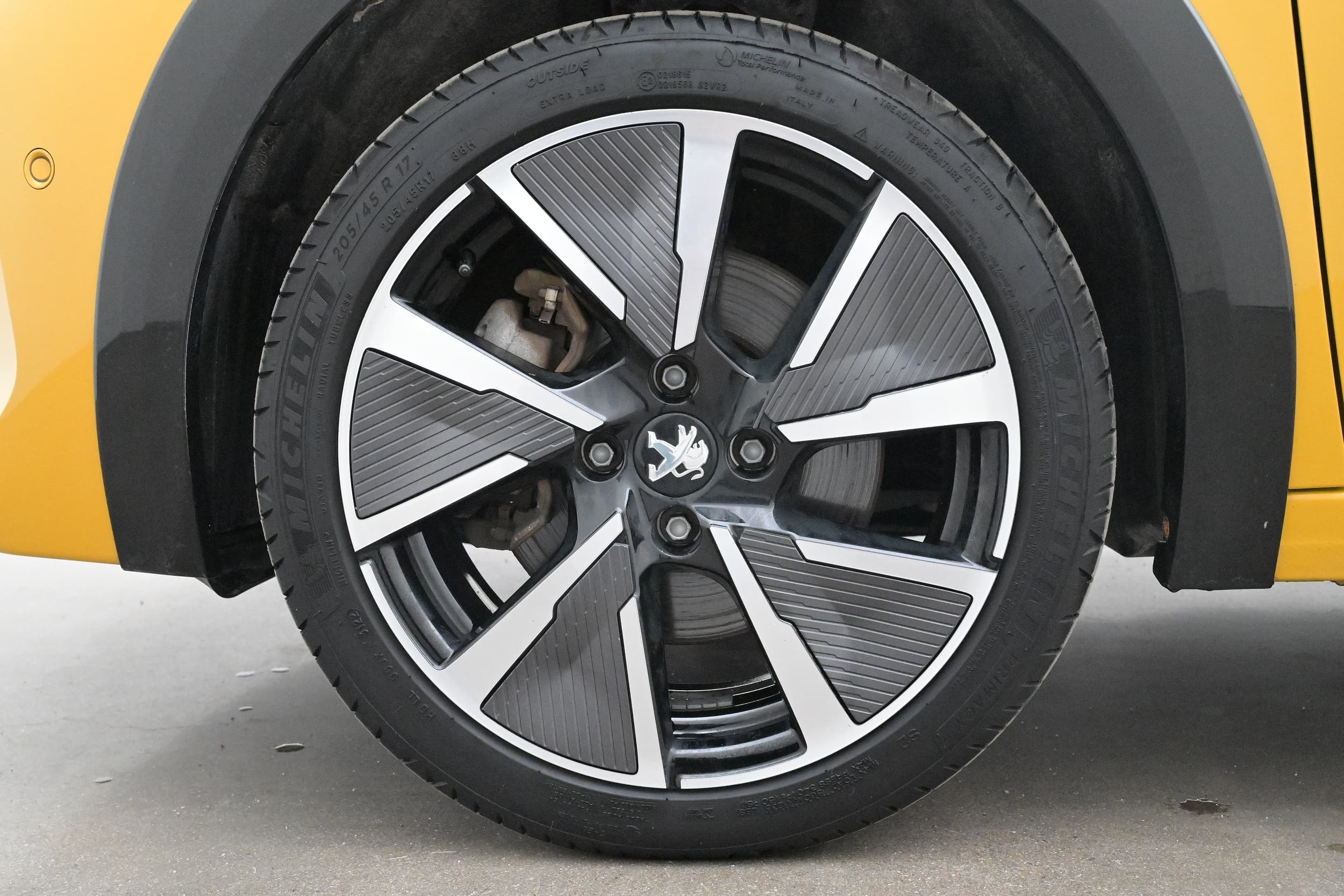 Peugeot e-208