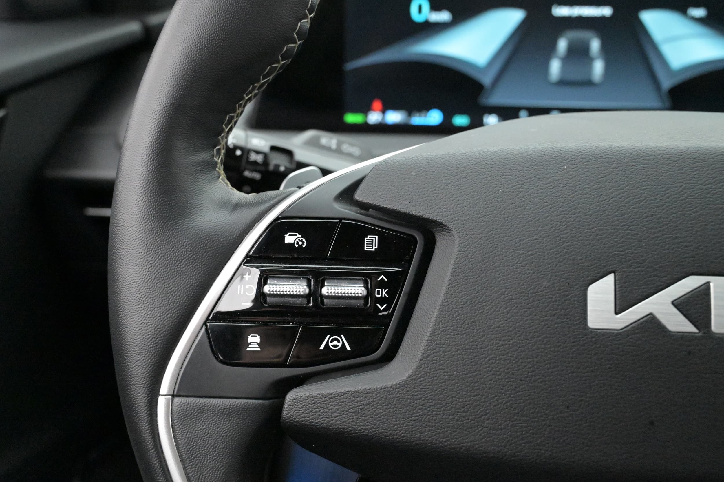 Adaptiv farthållare och aktivt filövervakningssystem