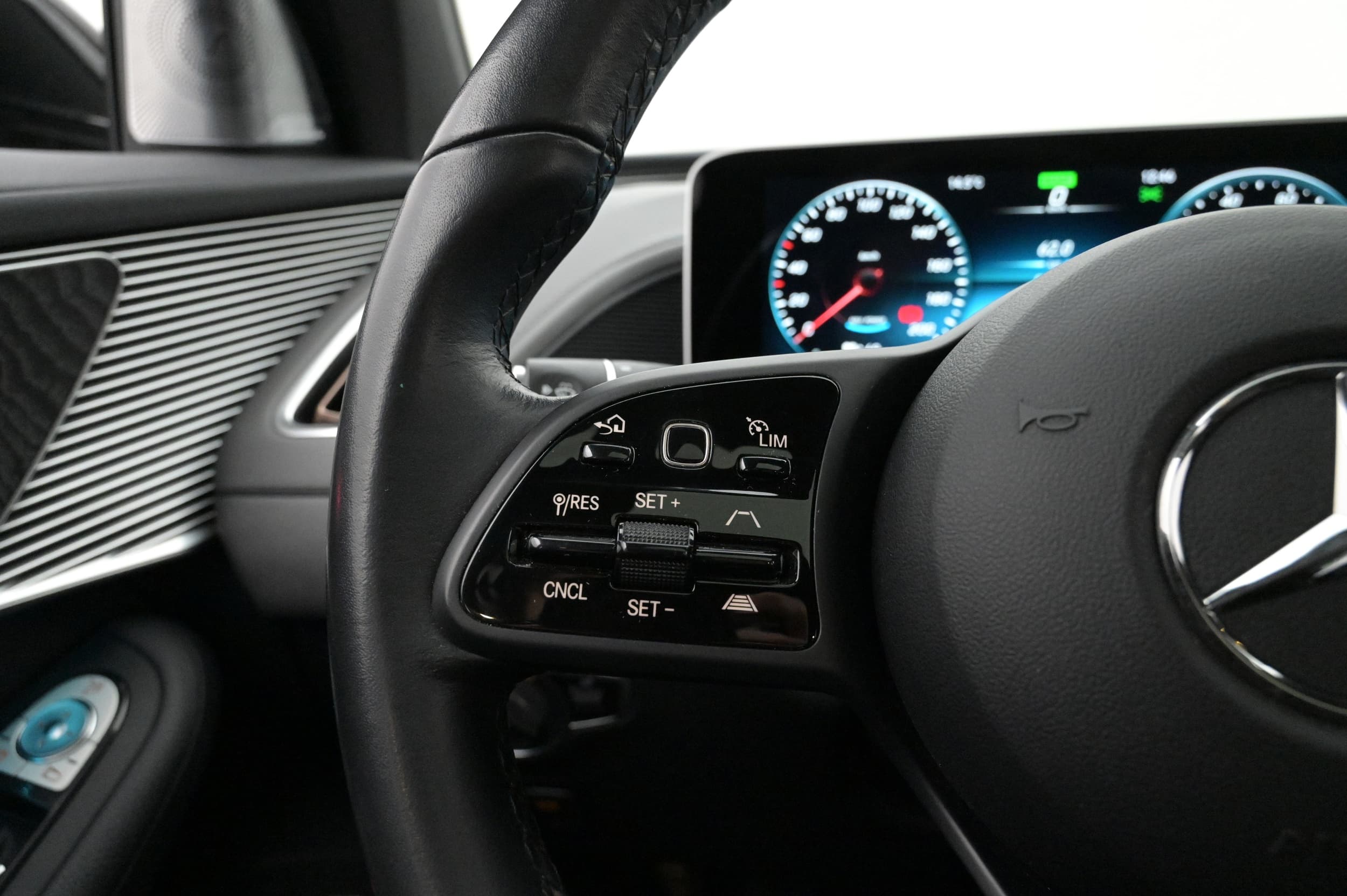 Multifunktionsratt med adaptiv farthållare