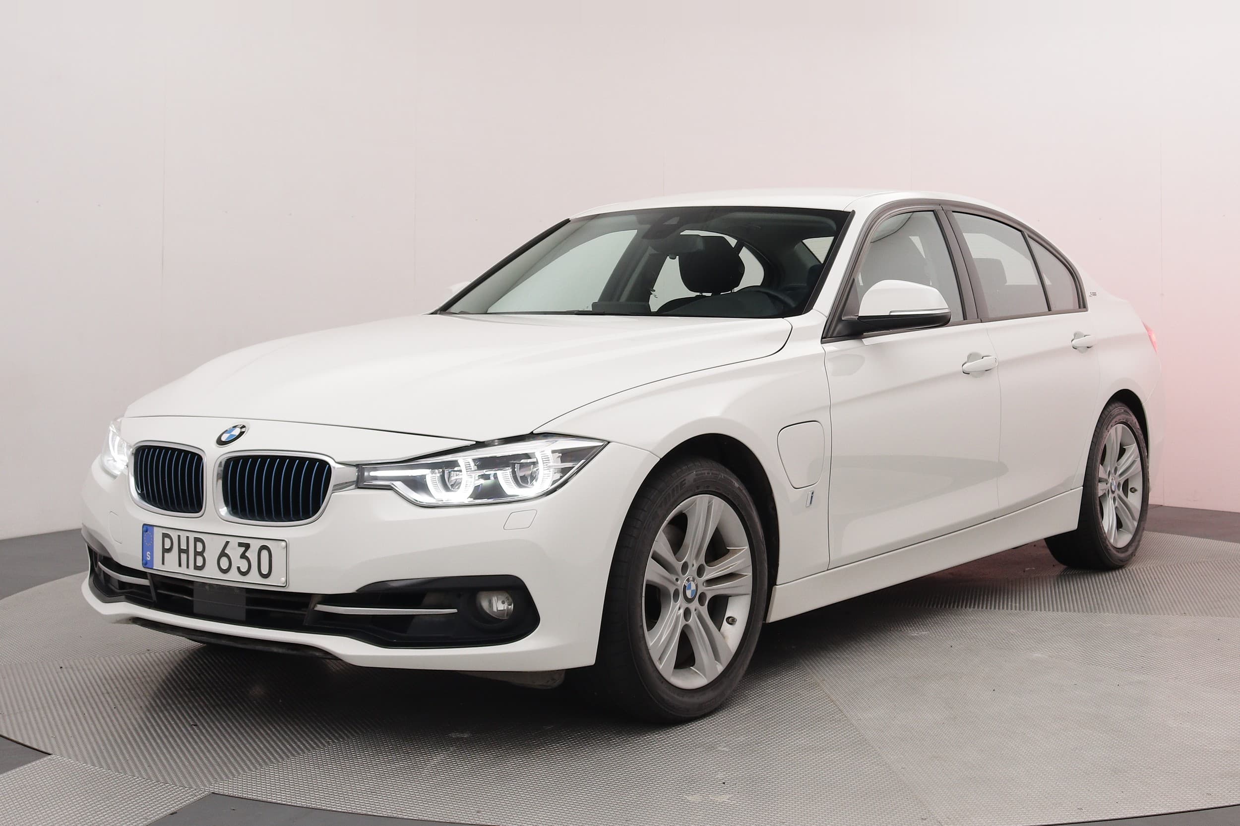 BMW 330e