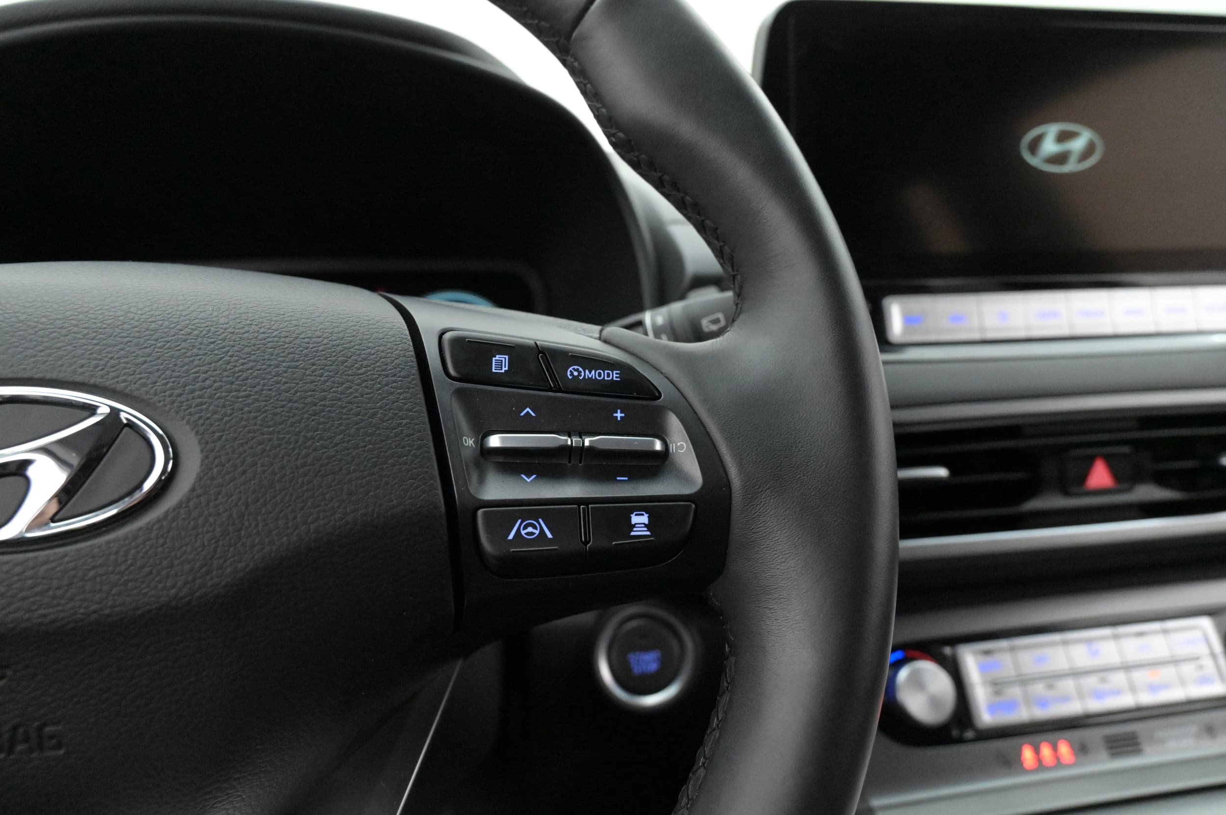 Multifunktionsratt med adaptiv farthållare