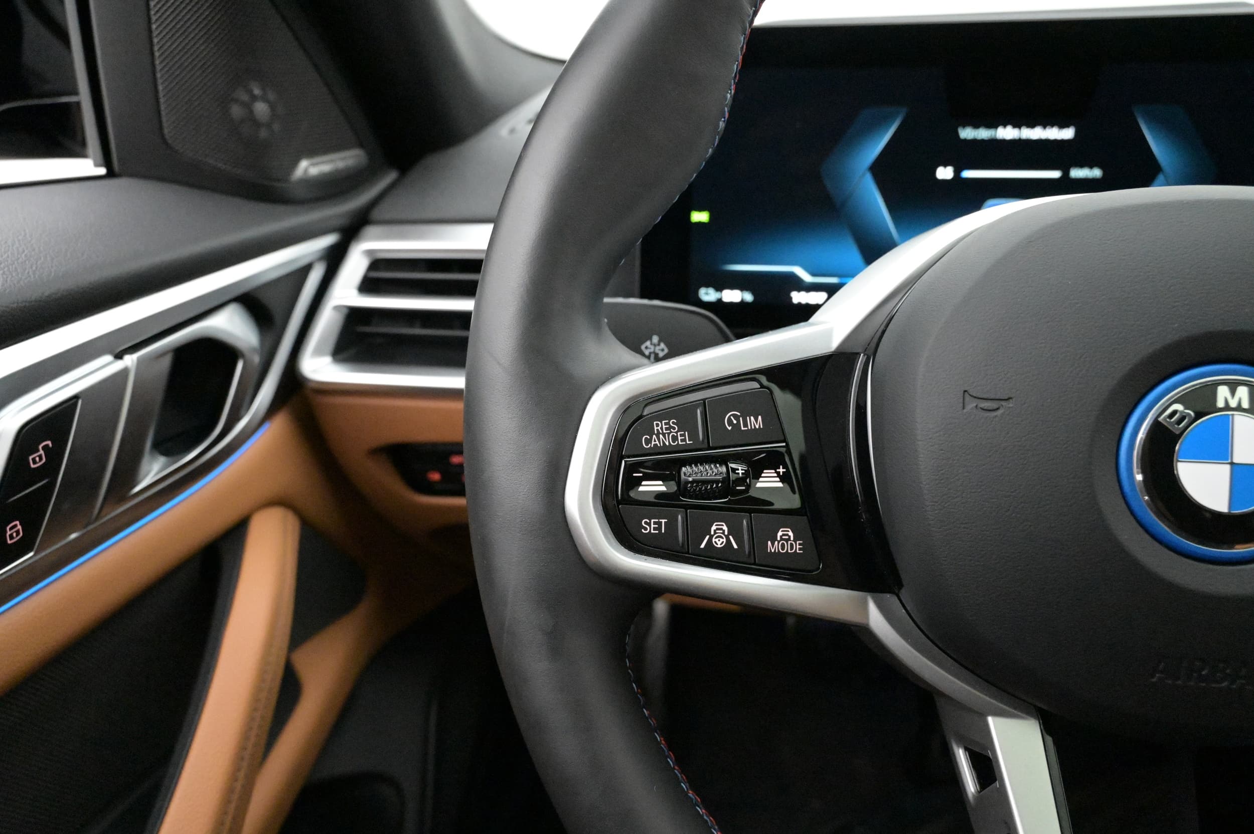 Multifunktionsratt med adaptiv farthållare