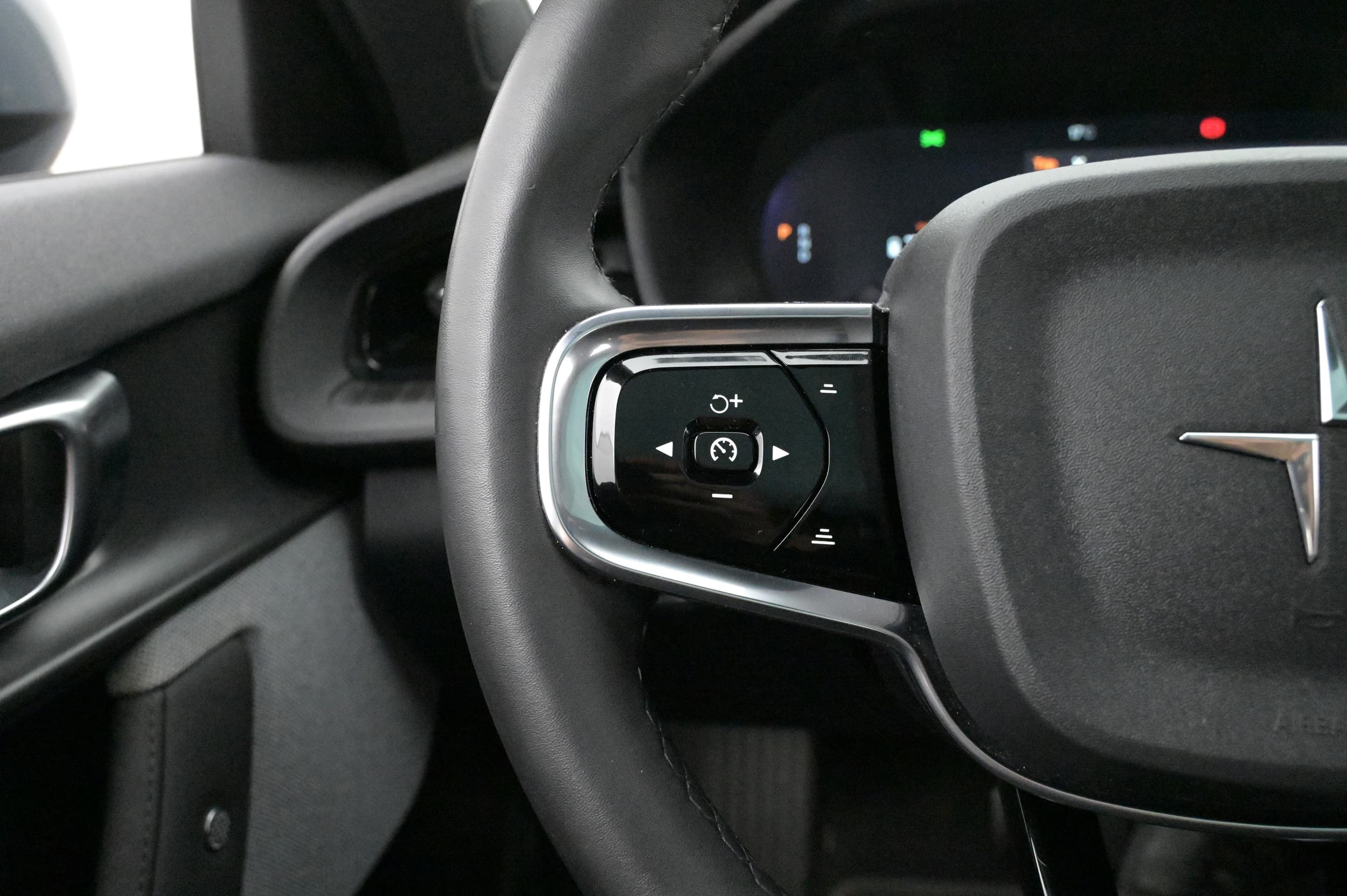 Multifunktionsratt med adaptiv farthållare