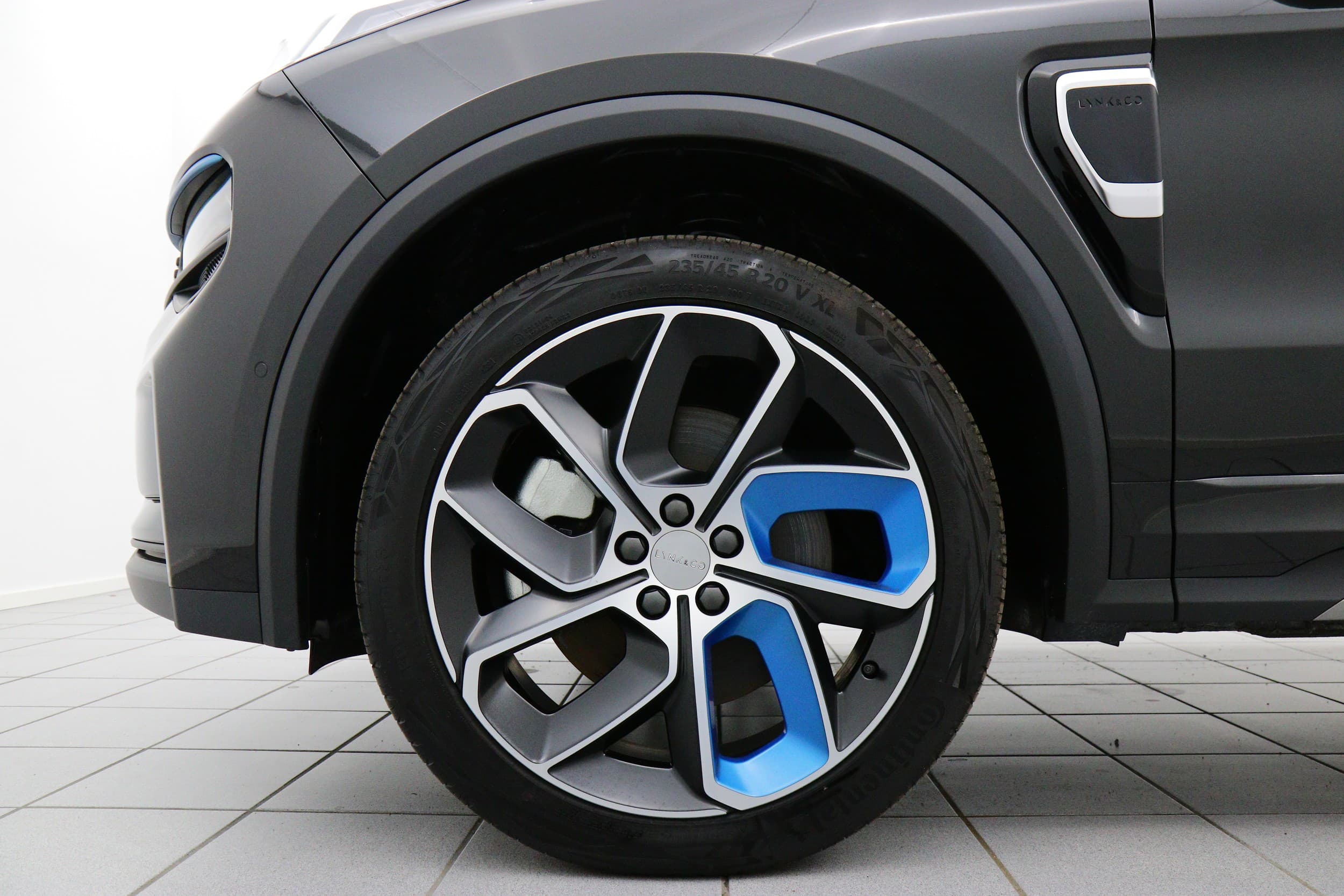 Lynk & Co 01
