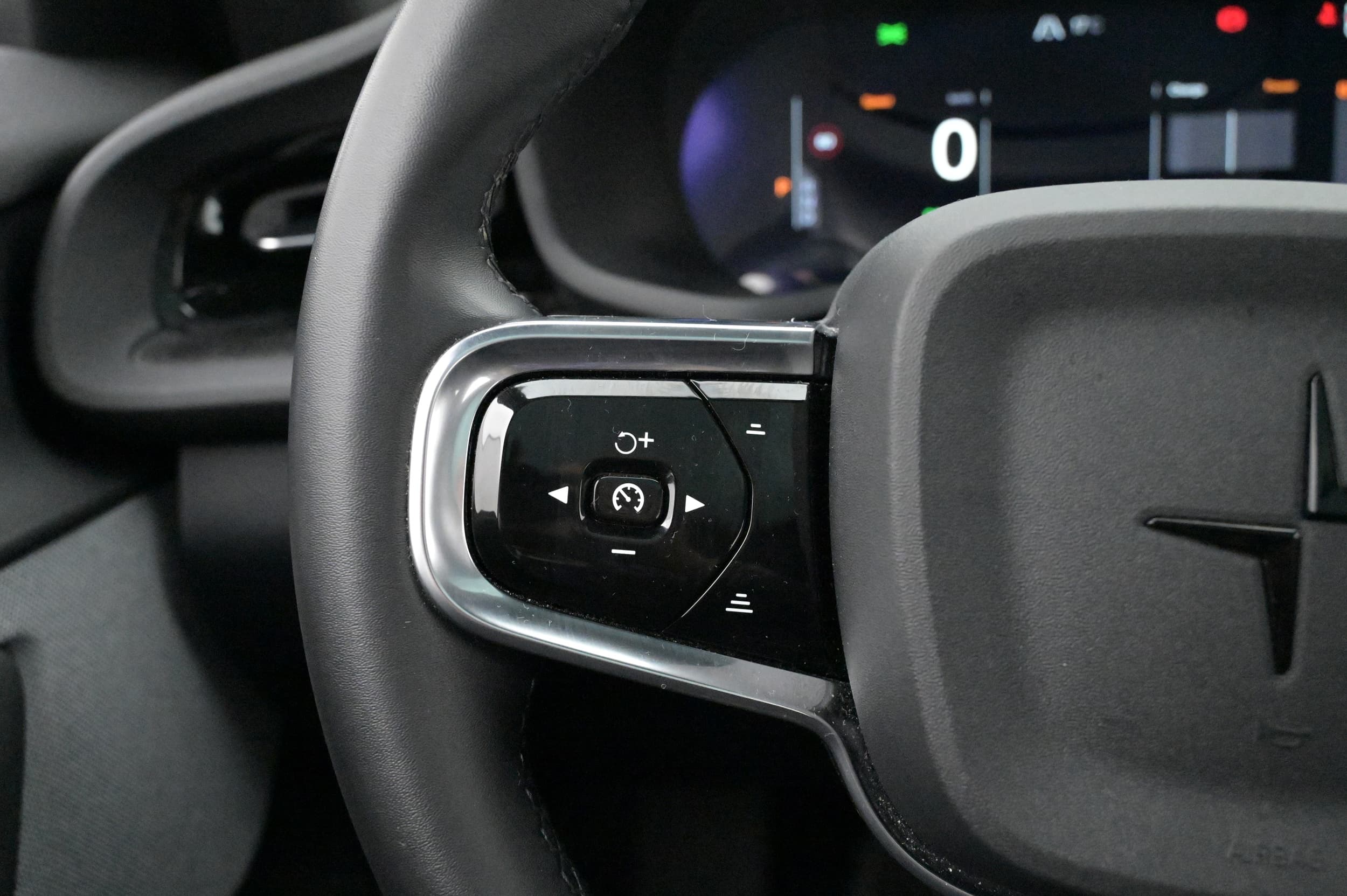 Multifunktionsratt med adaptiv farthållare