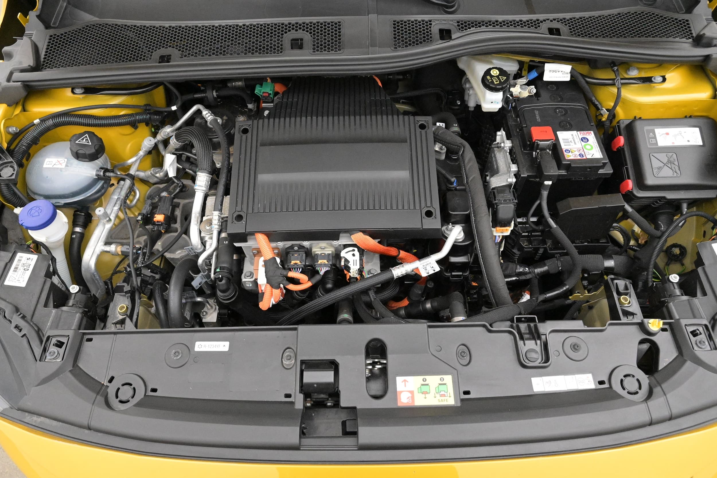 Peugeot e-208