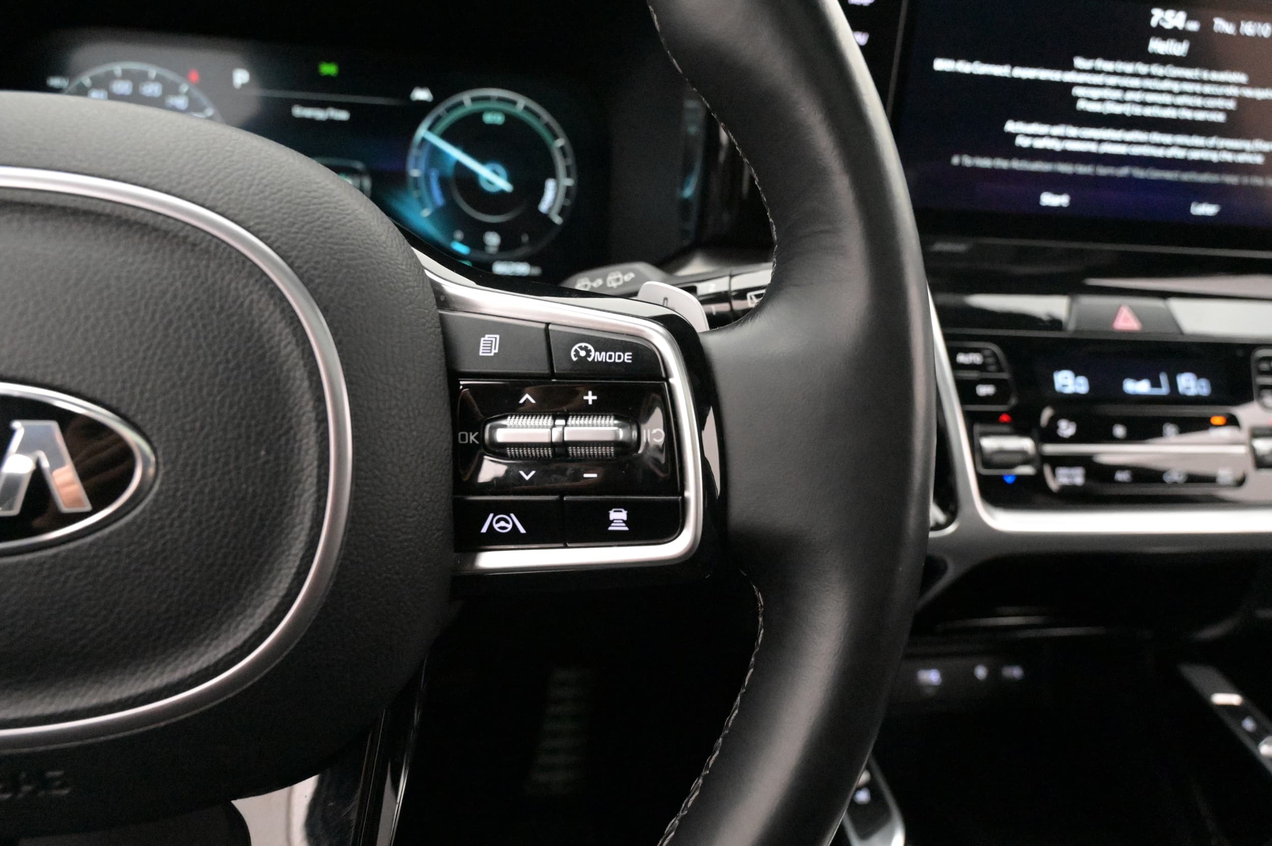 Multifunktionsratt med adaptiv farthållare